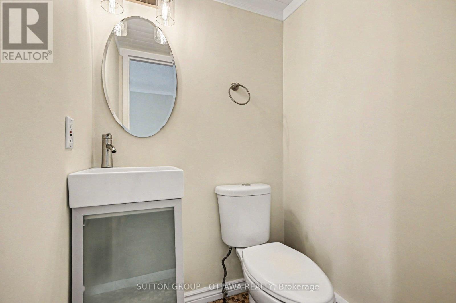 












207 MART CIRCLE

,
Ottawa,




Ontario
K1K4K2

