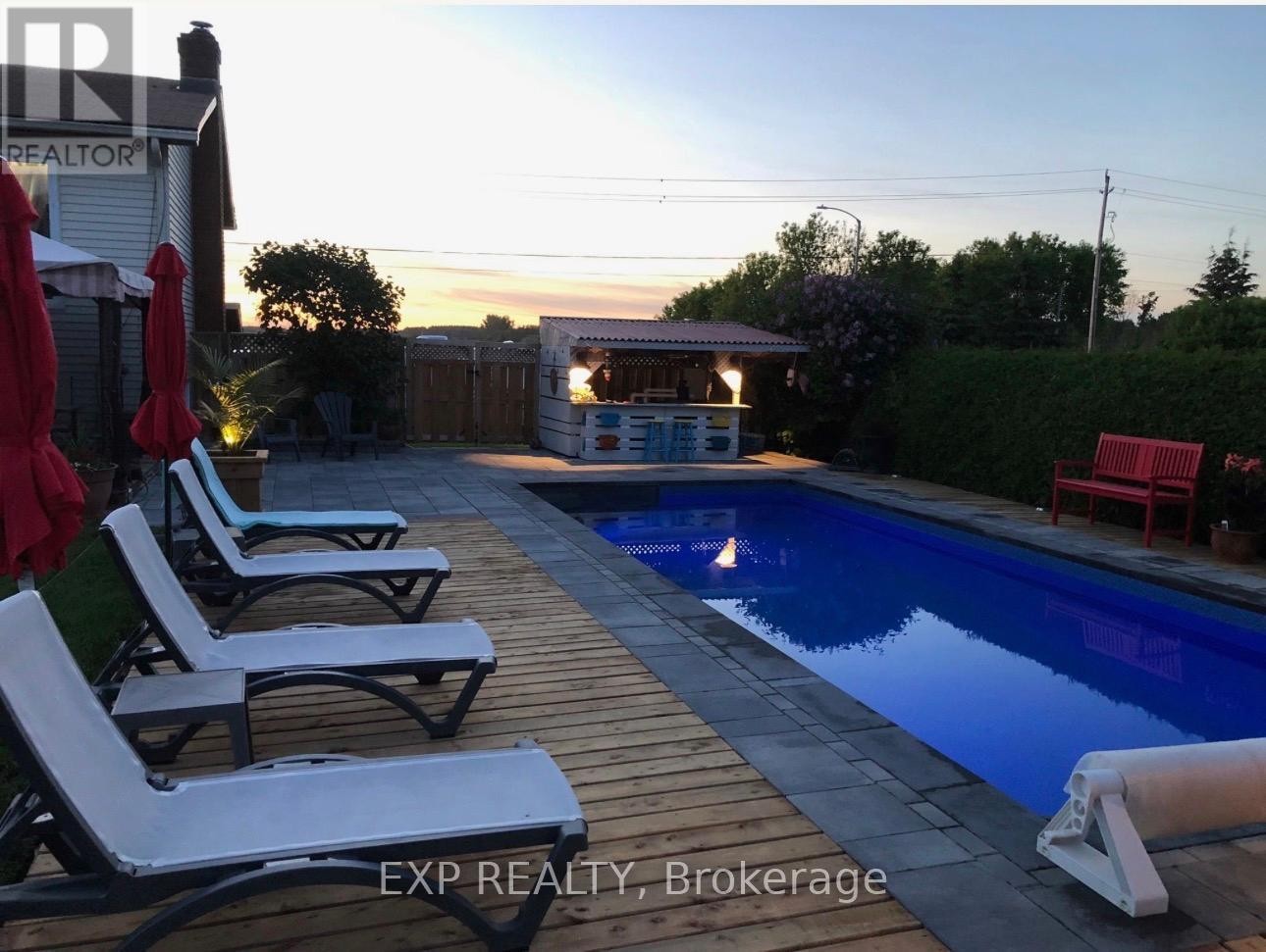 












564 DU GOLF ROAD

,
Clarence-Rockland,




Ontario
K0A2A0

