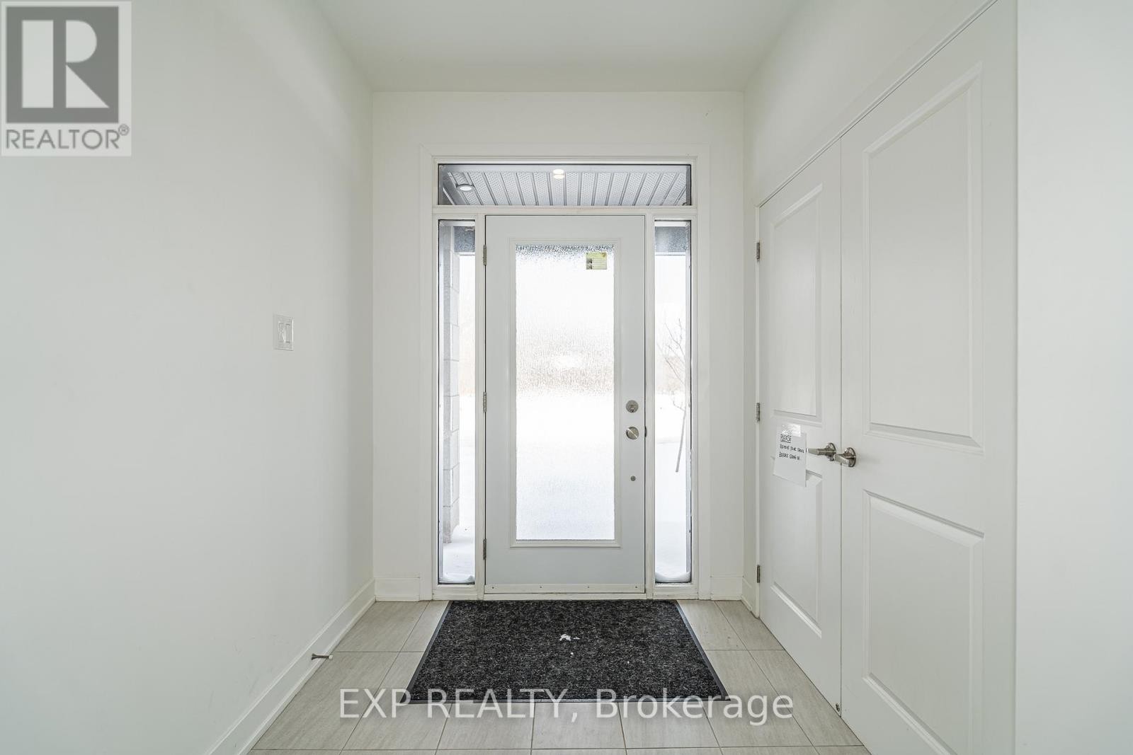 












914 ALVAREZ LANE

,
Ottawa,




Ontario
K1T0W2

