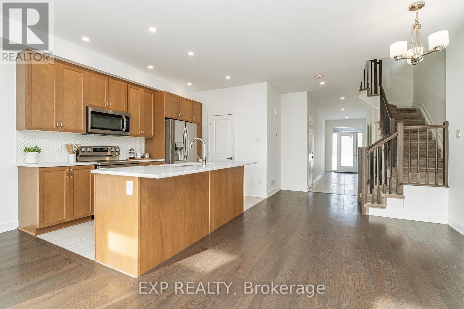 












914 ALVAREZ LANE

,
Ottawa,




Ontario
K1T0W2

