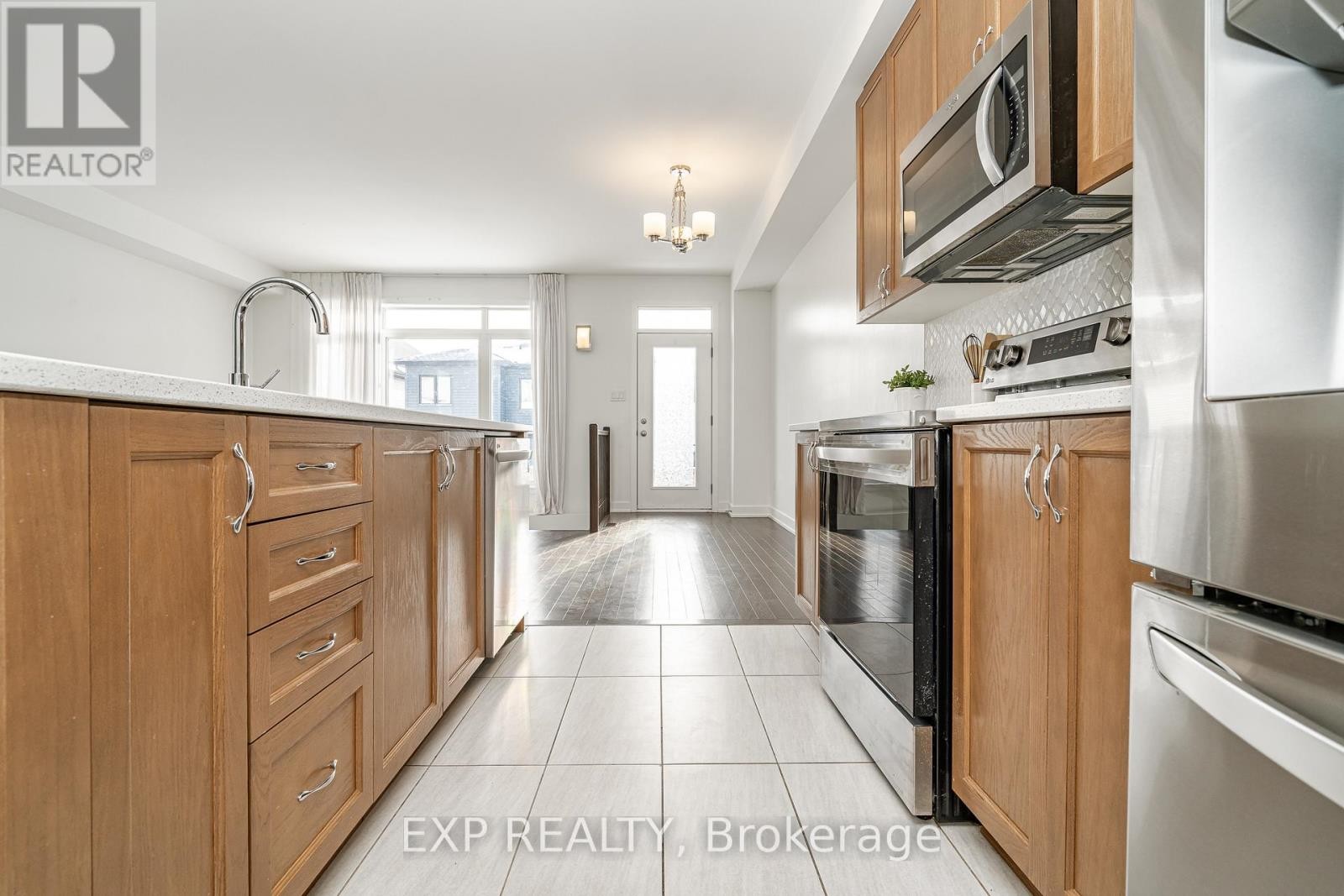 












914 ALVAREZ LANE

,
Ottawa,




Ontario
K1T0W2

