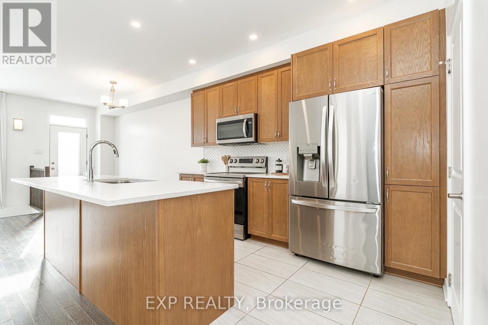 












914 ALVAREZ LANE

,
Ottawa,




Ontario
K1T0W2

