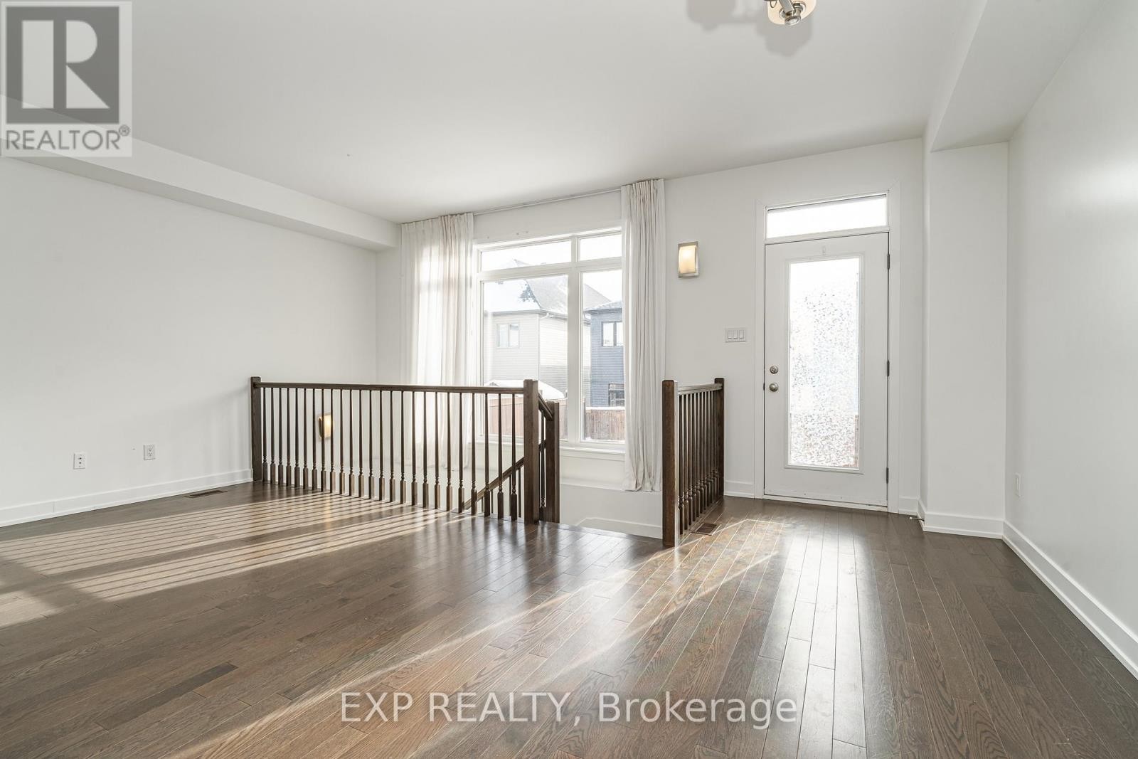 












914 ALVAREZ LANE

,
Ottawa,




Ontario
K1T0W2

