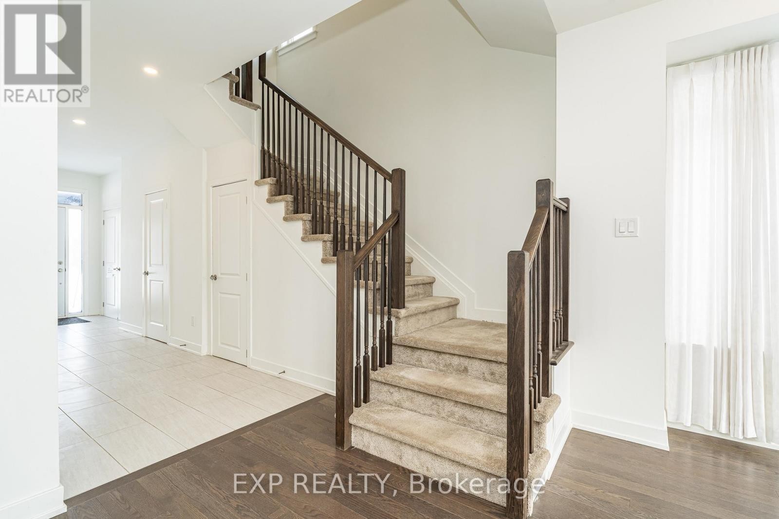 












914 ALVAREZ LANE

,
Ottawa,




Ontario
K1T0W2

