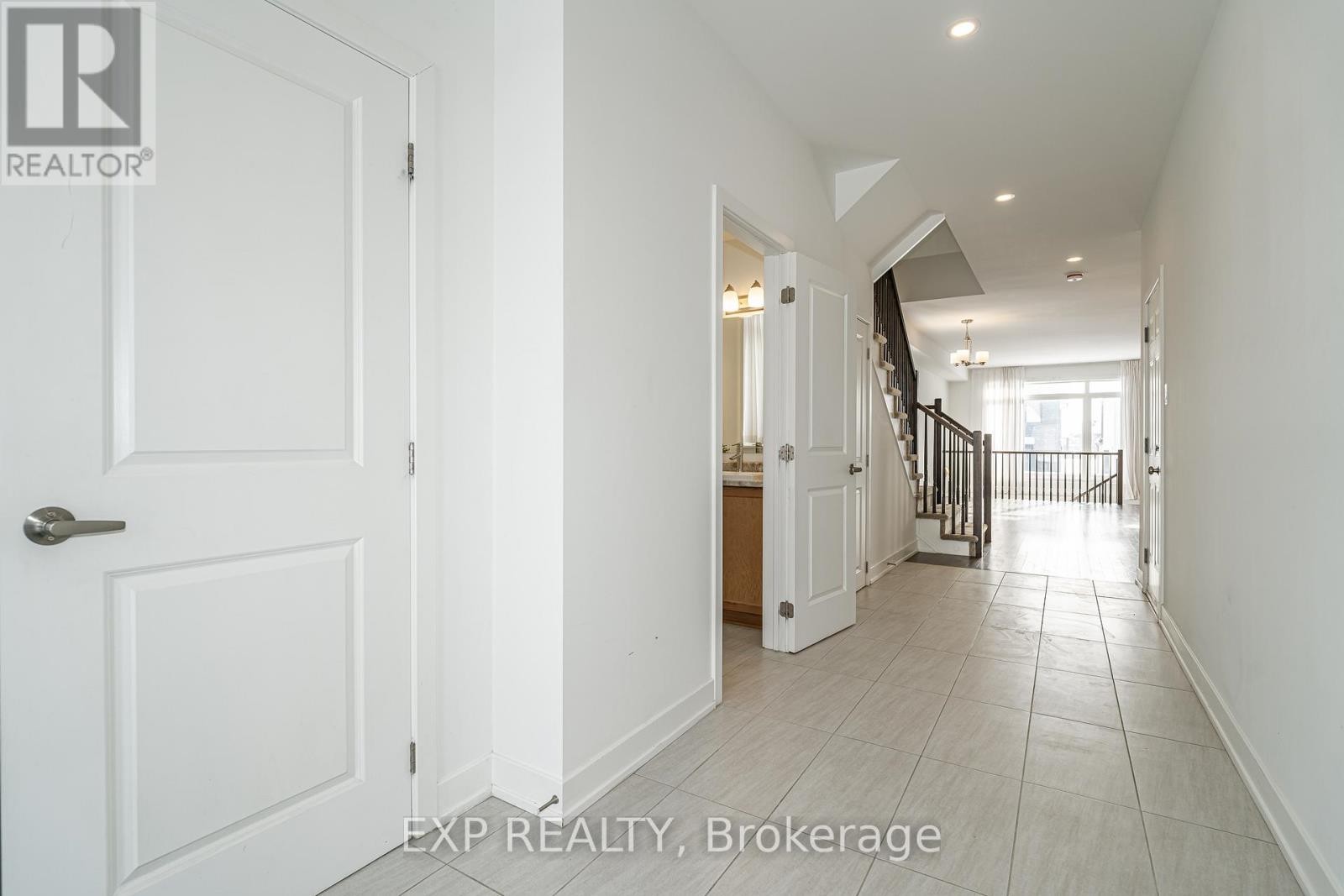 












914 ALVAREZ LANE

,
Ottawa,




Ontario
K1T0W2

