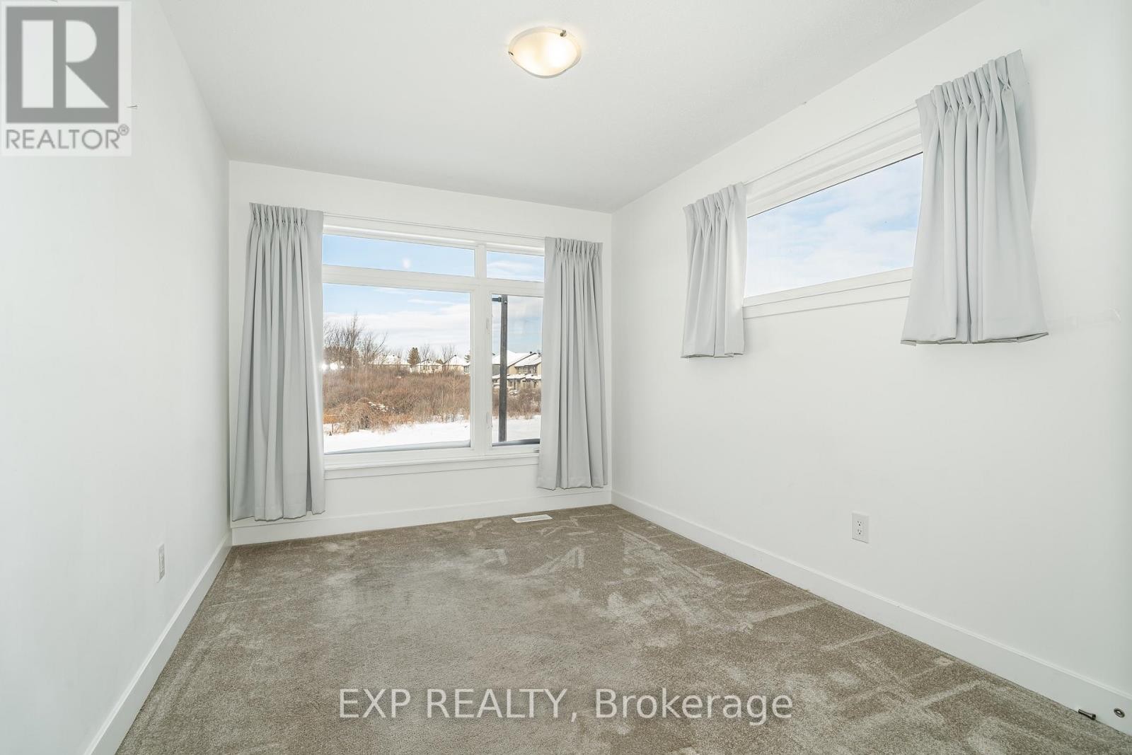 












914 ALVAREZ LANE

,
Ottawa,




Ontario
K1T0W2

