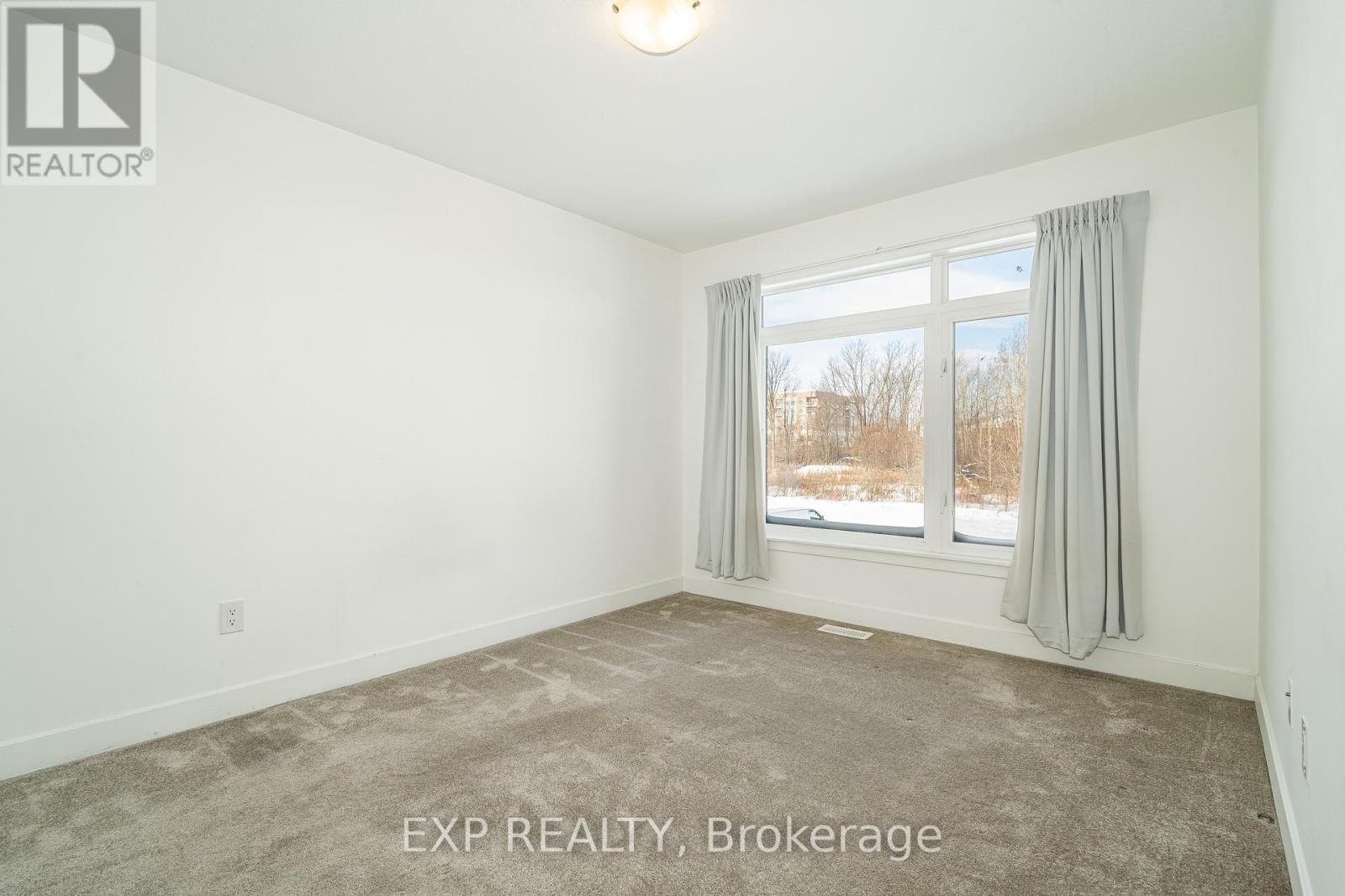 












914 ALVAREZ LANE

,
Ottawa,




Ontario
K1T0W2

