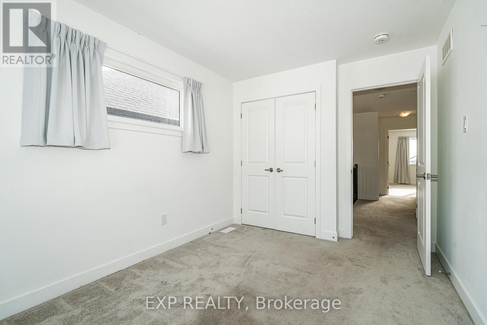 












914 ALVAREZ LANE

,
Ottawa,




Ontario
K1T0W2

