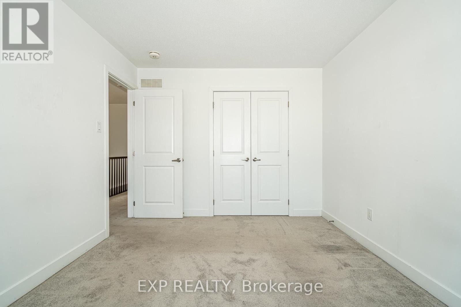 












914 ALVAREZ LANE

,
Ottawa,




Ontario
K1T0W2

