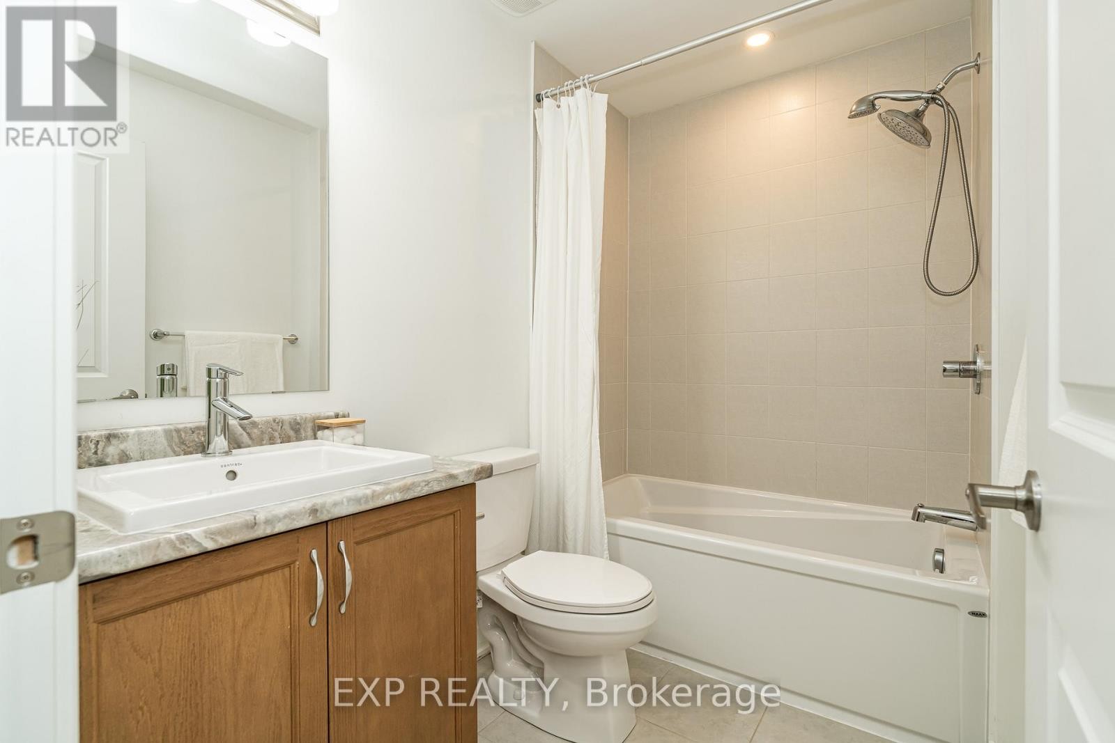 












914 ALVAREZ LANE

,
Ottawa,




Ontario
K1T0W2

