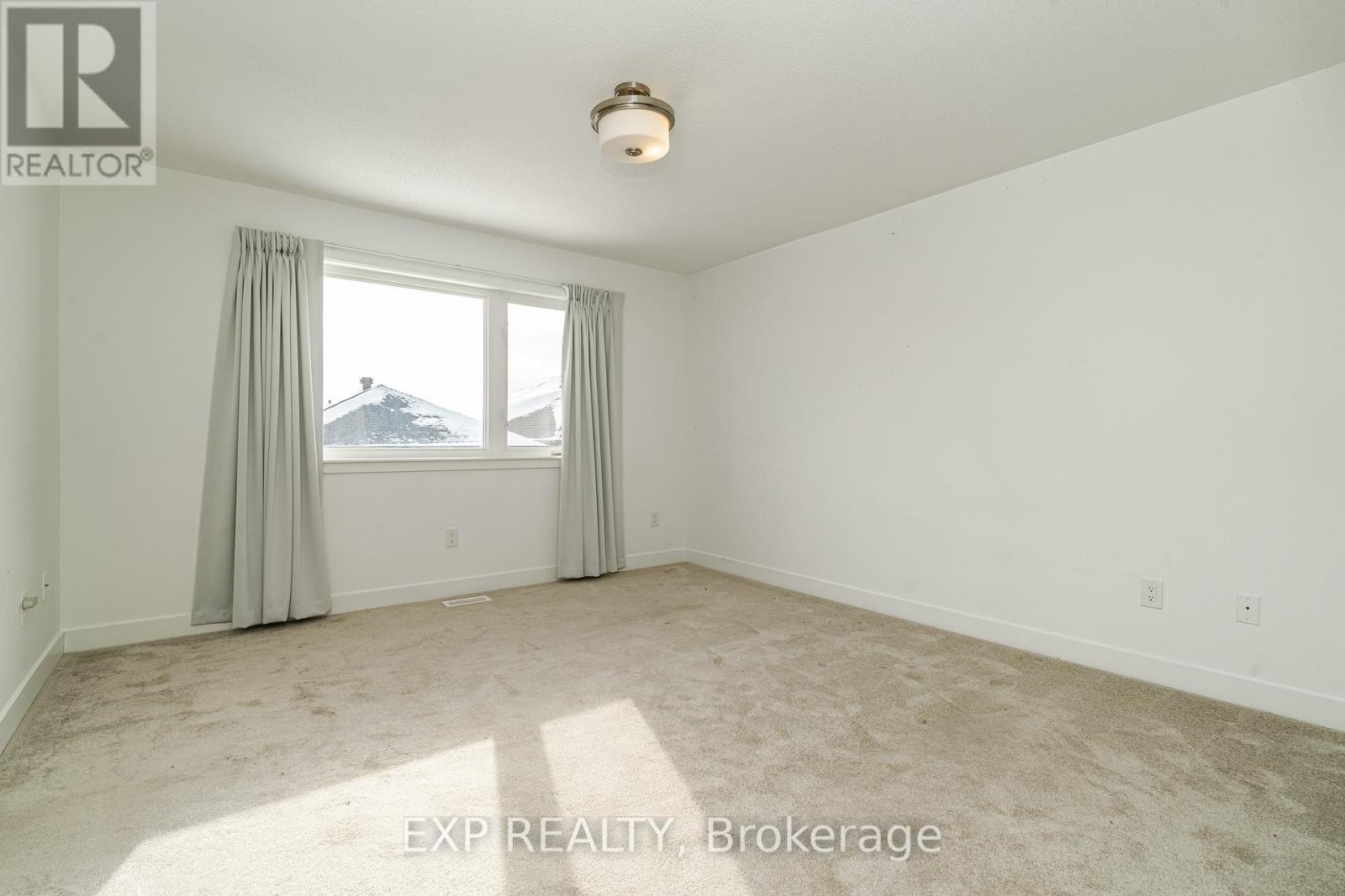 












914 ALVAREZ LANE

,
Ottawa,




Ontario
K1T0W2

