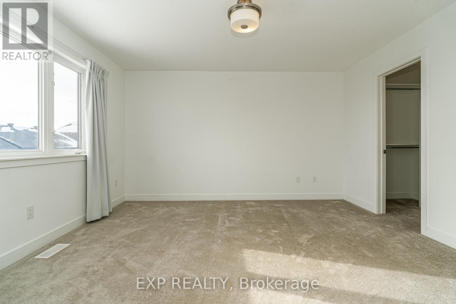 












914 ALVAREZ LANE

,
Ottawa,




Ontario
K1T0W2

