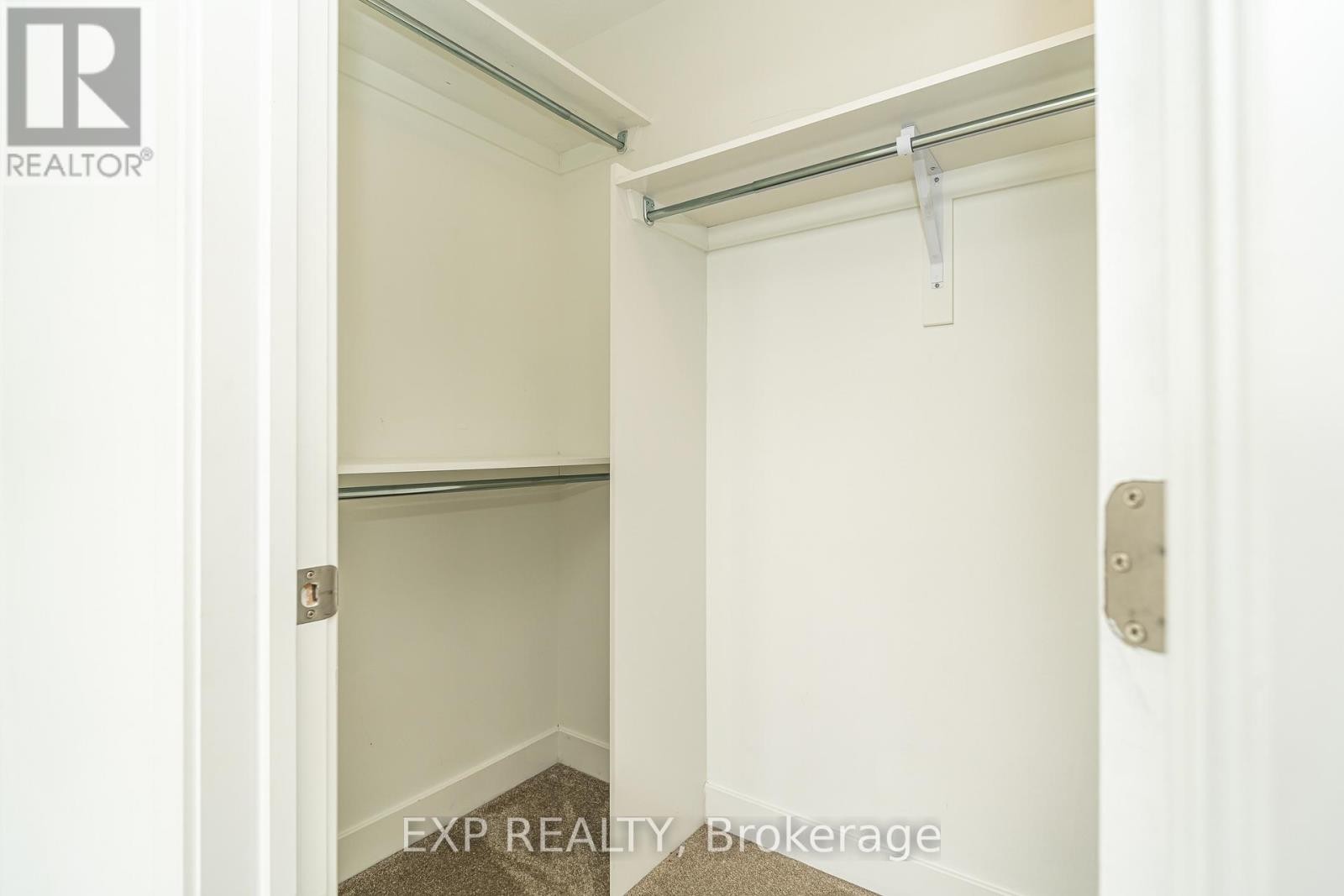 












914 ALVAREZ LANE

,
Ottawa,




Ontario
K1T0W2

