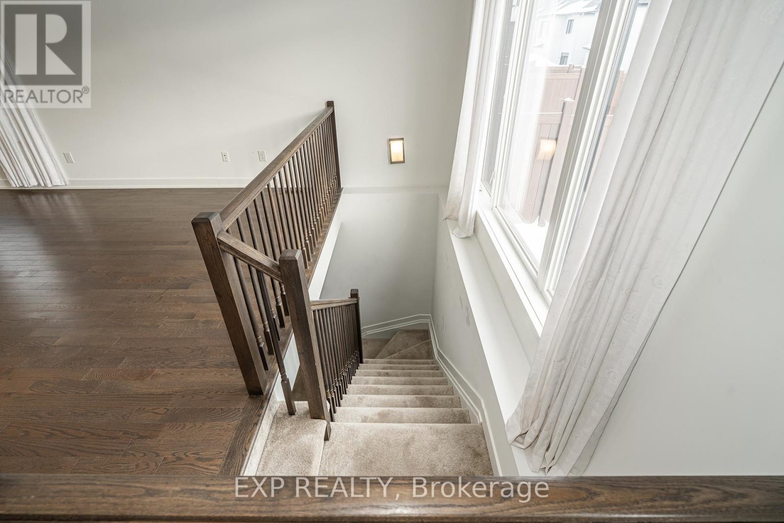 












914 ALVAREZ LANE

,
Ottawa,




Ontario
K1T0W2

