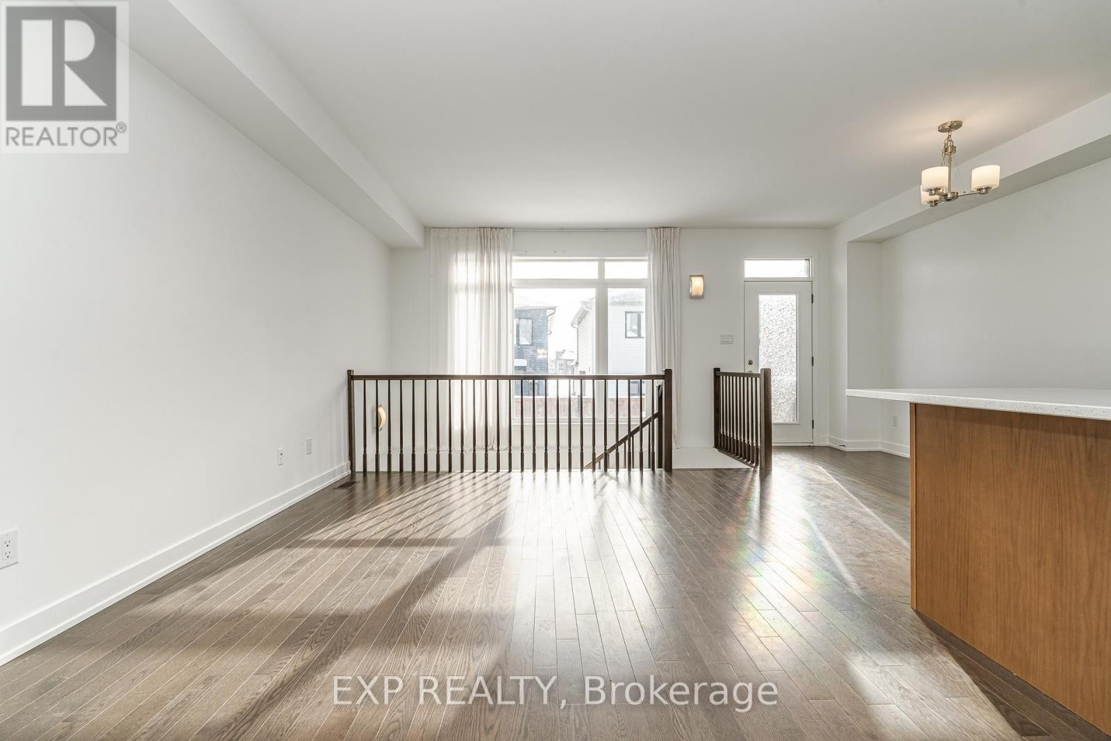 












914 ALVAREZ LANE

,
Ottawa,




Ontario
K1T0W2

