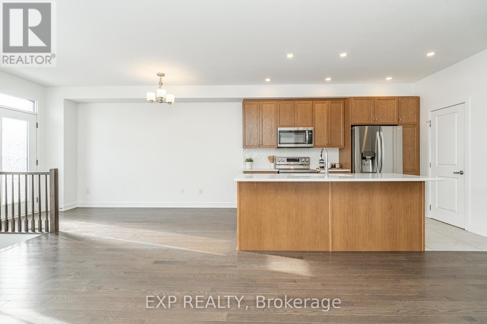 












914 ALVAREZ LANE

,
Ottawa,




Ontario
K1T0W2

