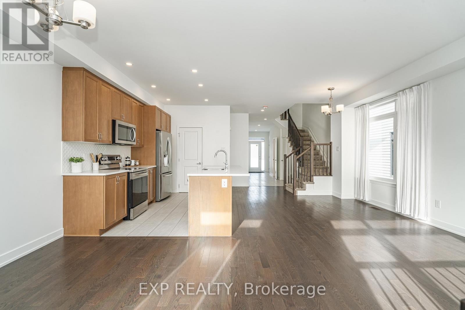 












914 ALVAREZ LANE

,
Ottawa,




Ontario
K1T0W2

