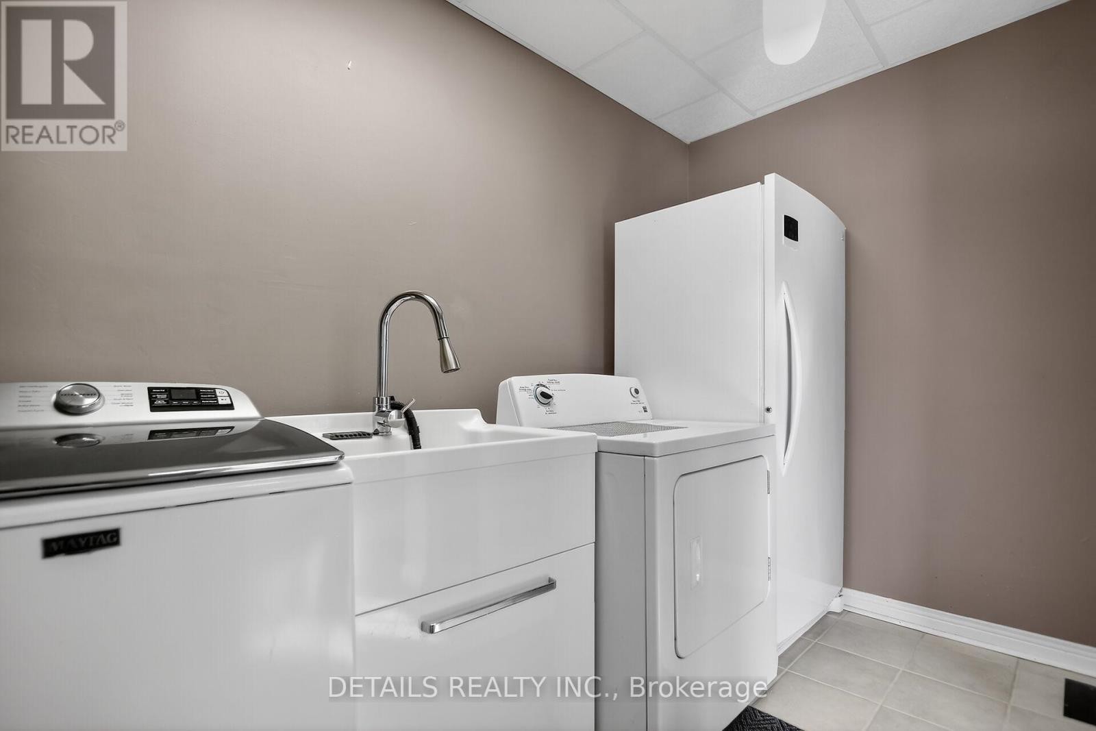 












5554 OSGOODE MAIN STREET

,
Ottawa,




Ontario
K0A2W0

