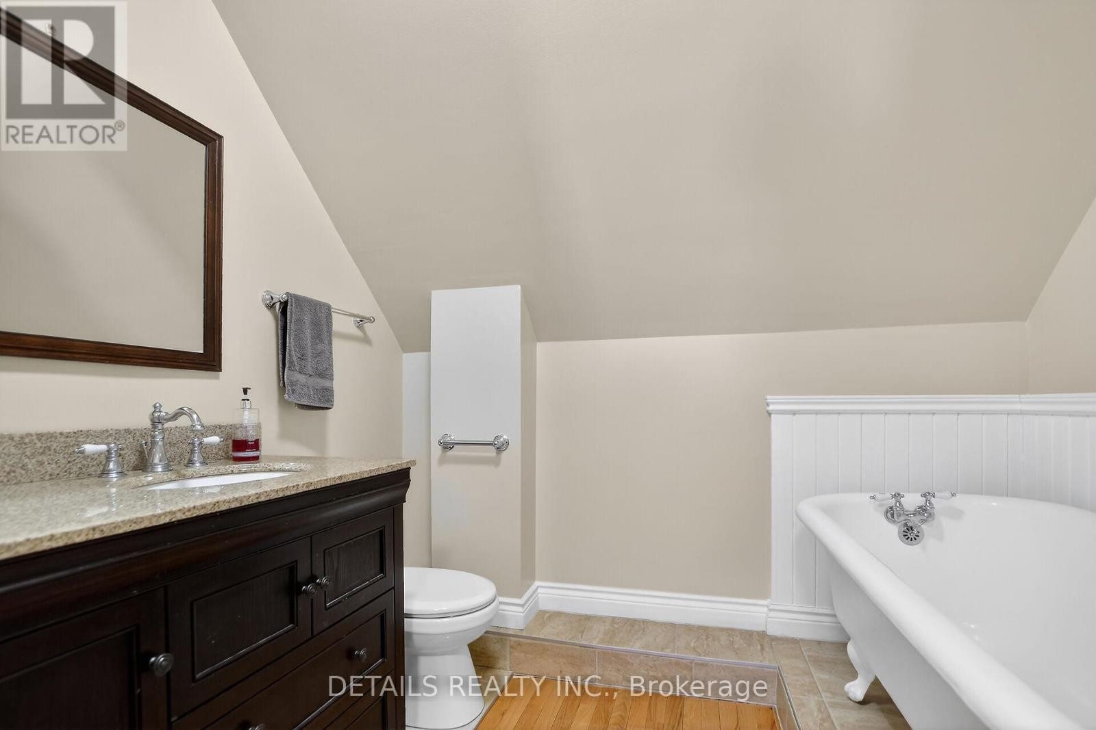 












5554 OSGOODE MAIN STREET

,
Ottawa,




Ontario
K0A2W0

