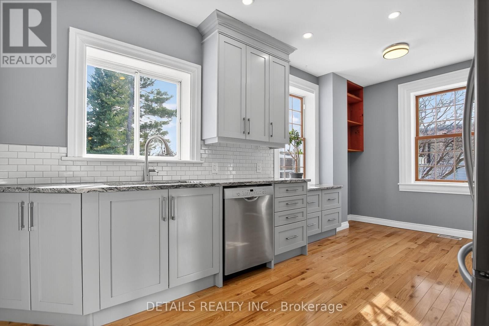 












5554 OSGOODE MAIN STREET

,
Ottawa,




Ontario
K0A2W0

