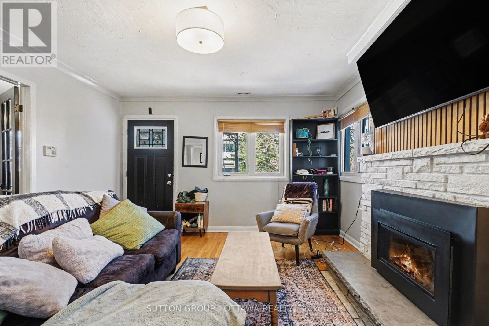 












90 WITHROW AVENUE

,
Ottawa,




Ontario
K2G2J5

