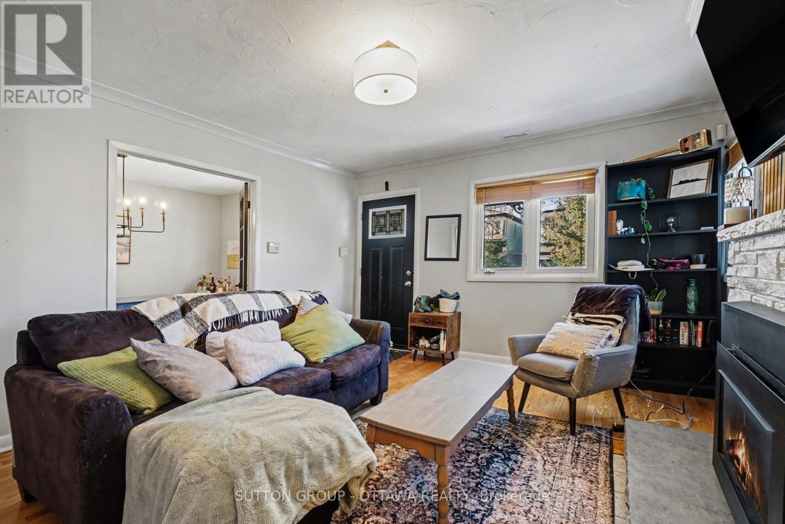 












90 WITHROW AVENUE

,
Ottawa,




Ontario
K2G2J5

