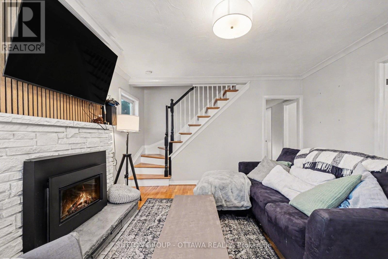 












90 WITHROW AVENUE

,
Ottawa,




Ontario
K2G2J5

