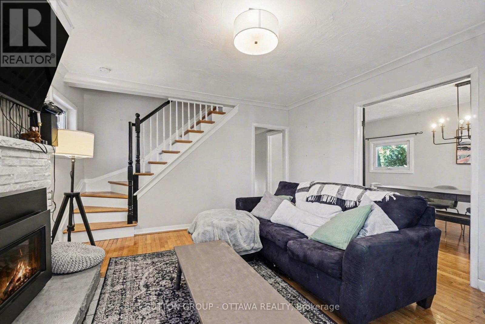 












90 WITHROW AVENUE

,
Ottawa,




Ontario
K2G2J5

