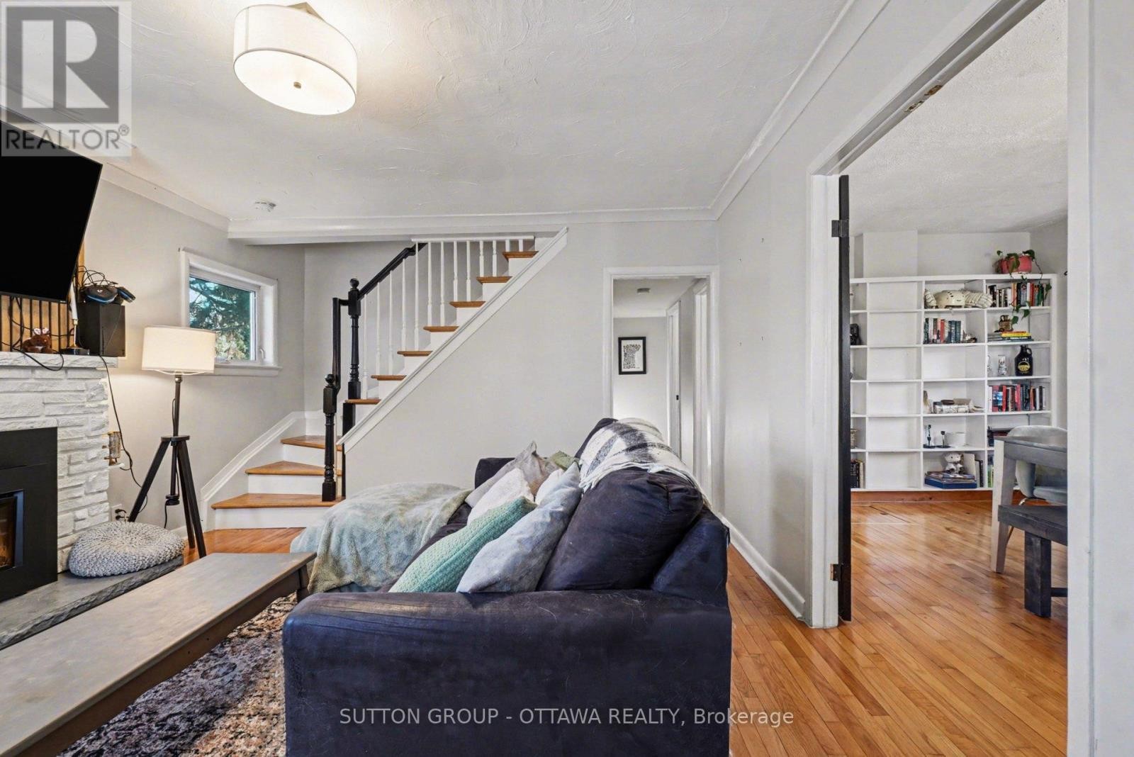 












90 WITHROW AVENUE

,
Ottawa,




Ontario
K2G2J5

