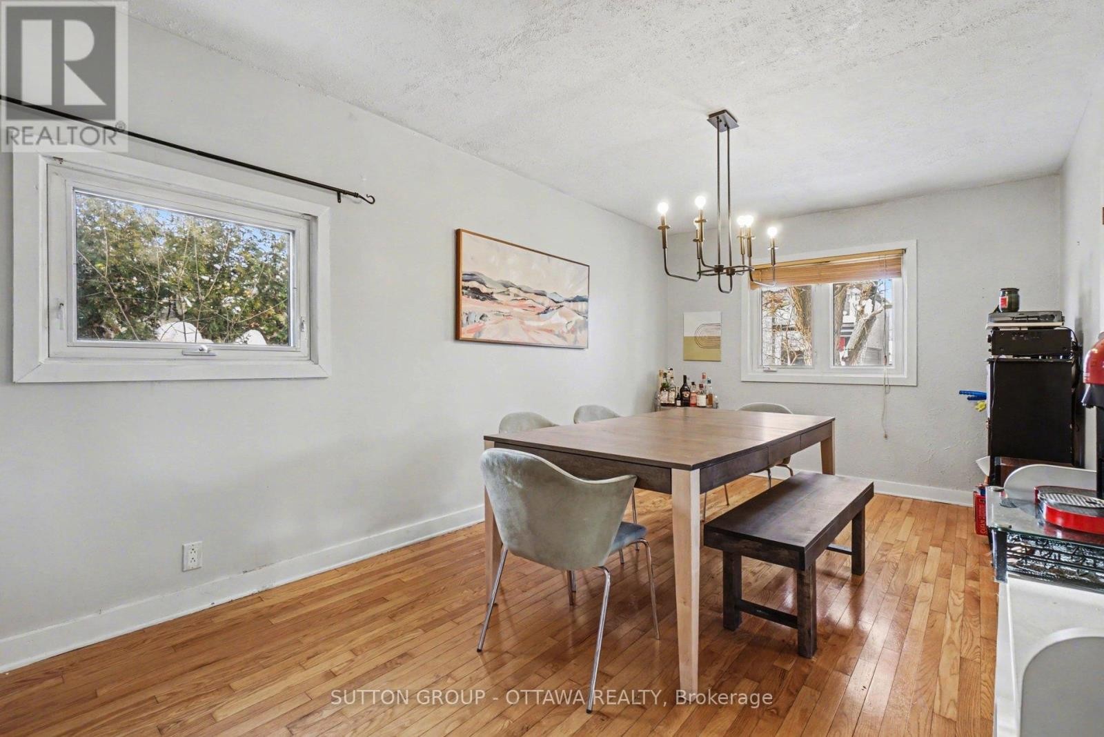 












90 WITHROW AVENUE

,
Ottawa,




Ontario
K2G2J5

