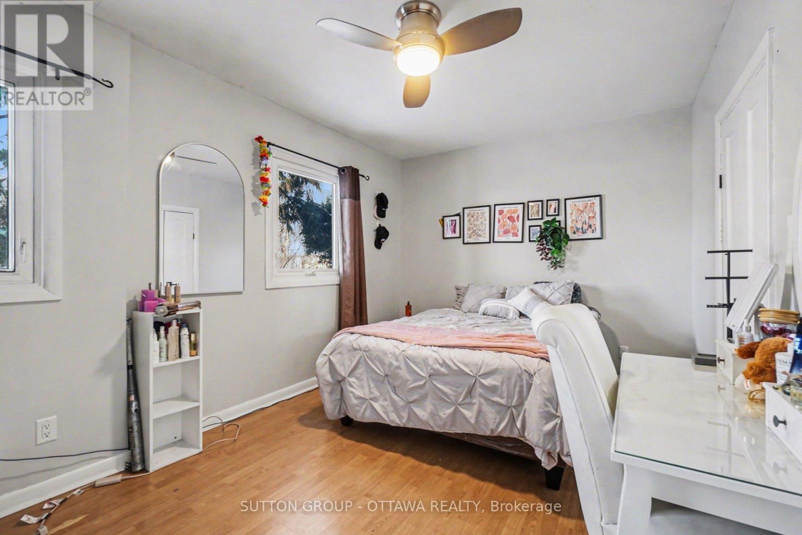 












90 WITHROW AVENUE

,
Ottawa,




Ontario
K2G2J5

