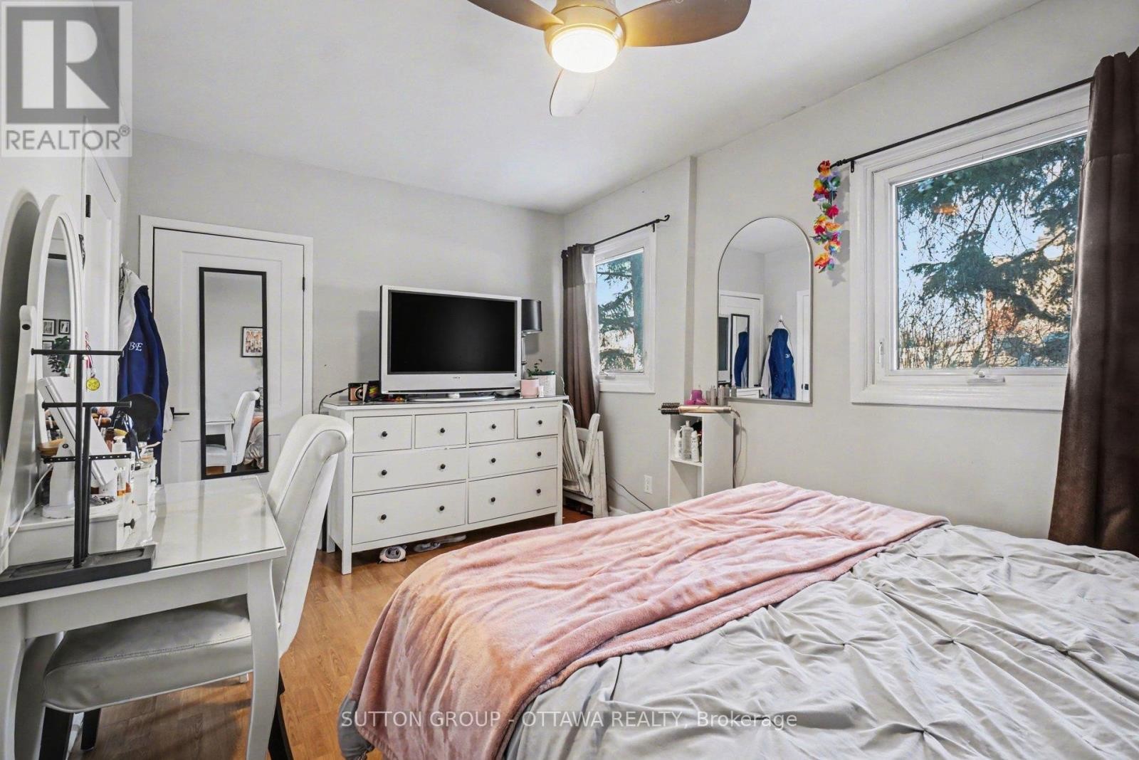 












90 WITHROW AVENUE

,
Ottawa,




Ontario
K2G2J5

