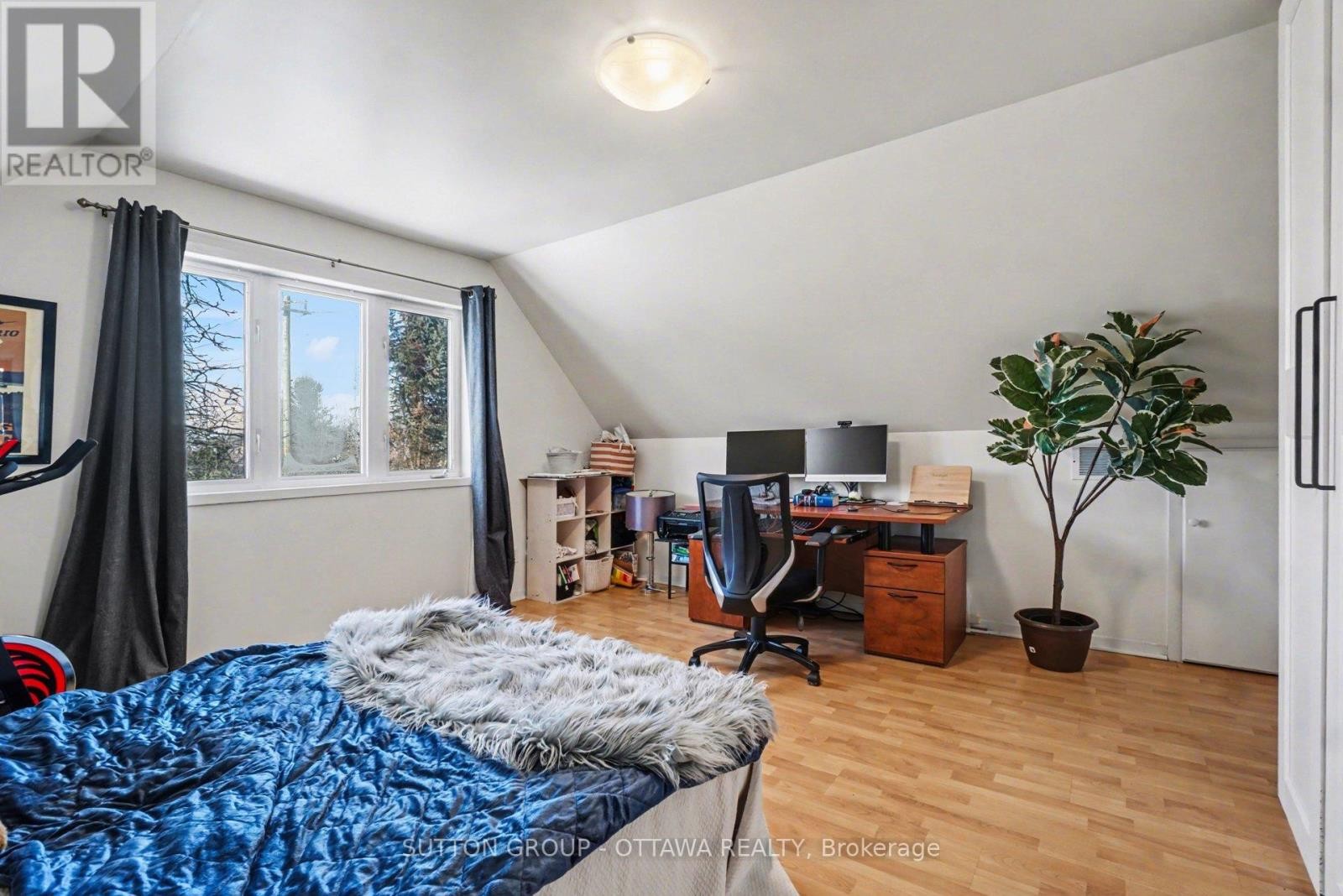 












90 WITHROW AVENUE

,
Ottawa,




Ontario
K2G2J5

