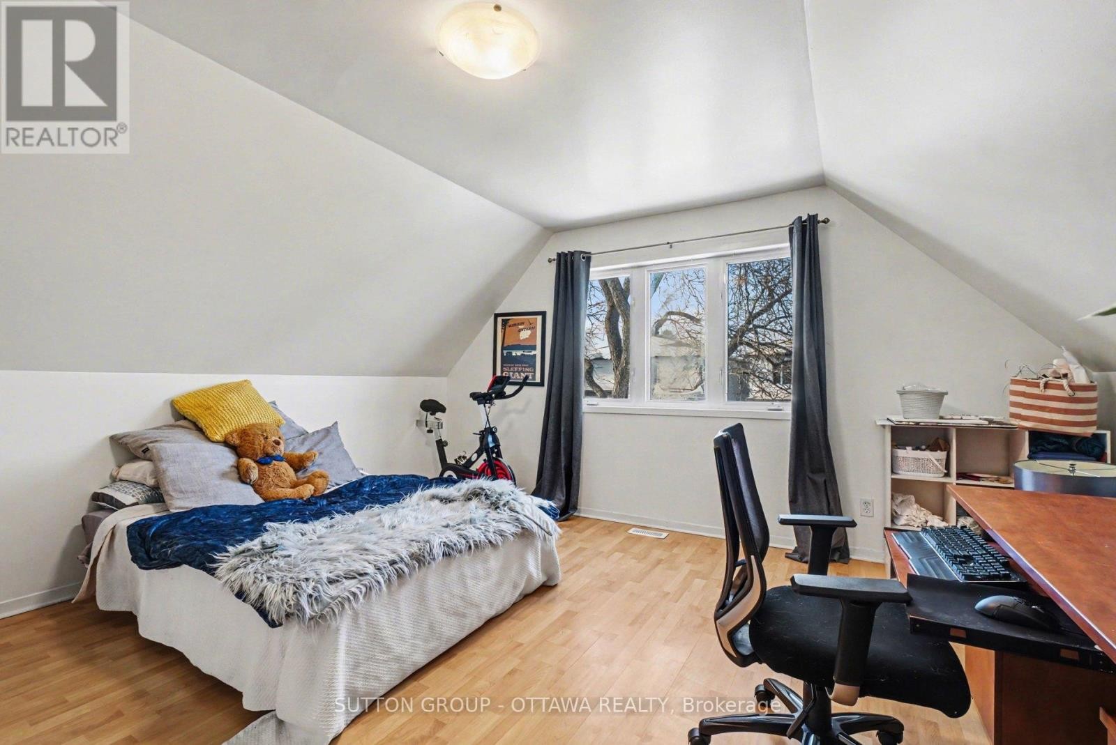 












90 WITHROW AVENUE

,
Ottawa,




Ontario
K2G2J5

