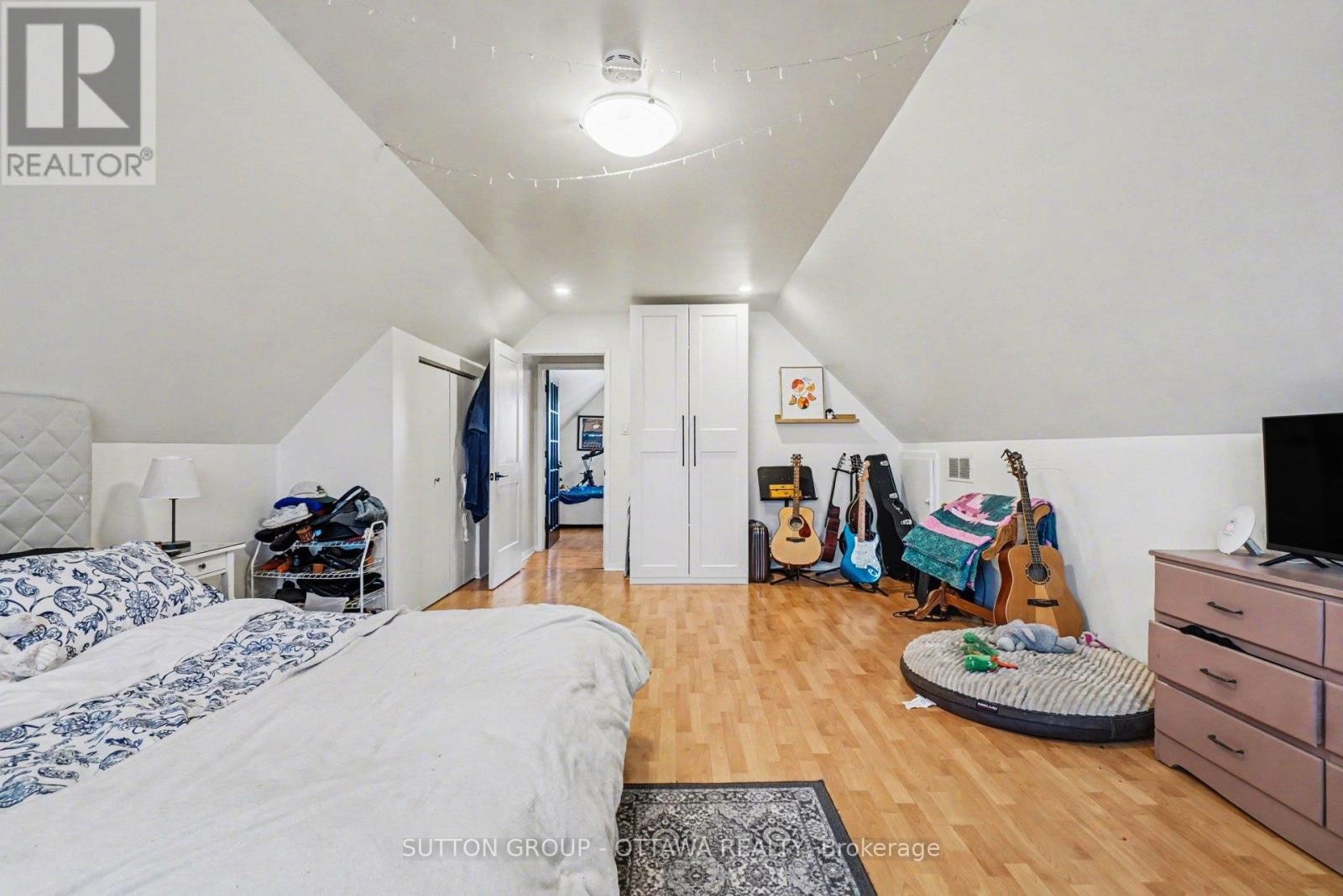 












90 WITHROW AVENUE

,
Ottawa,




Ontario
K2G2J5

