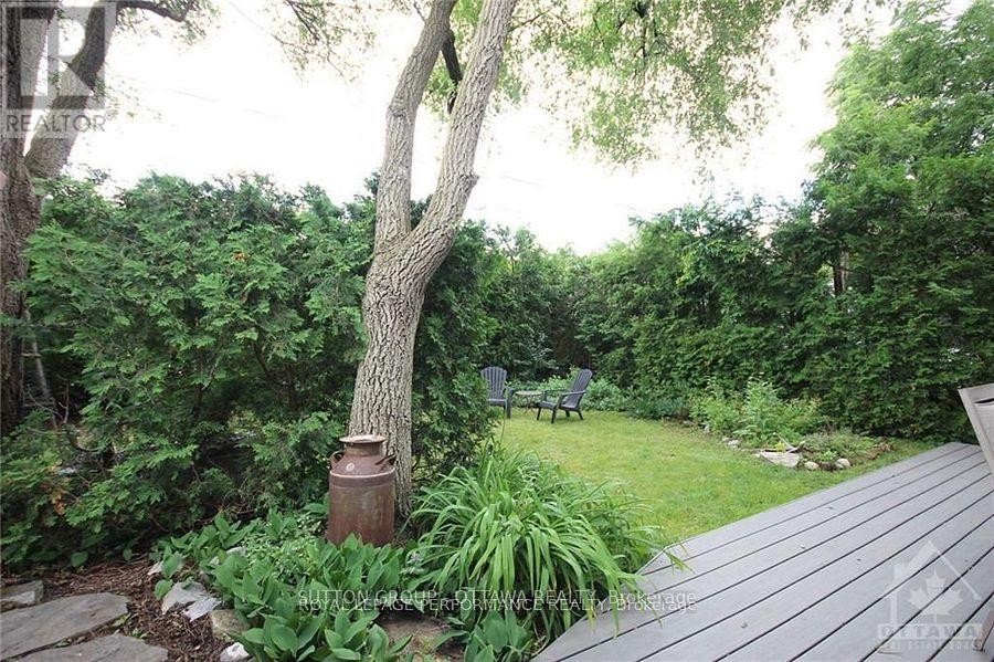 












90 WITHROW AVENUE

,
Ottawa,




Ontario
K2G2J5

