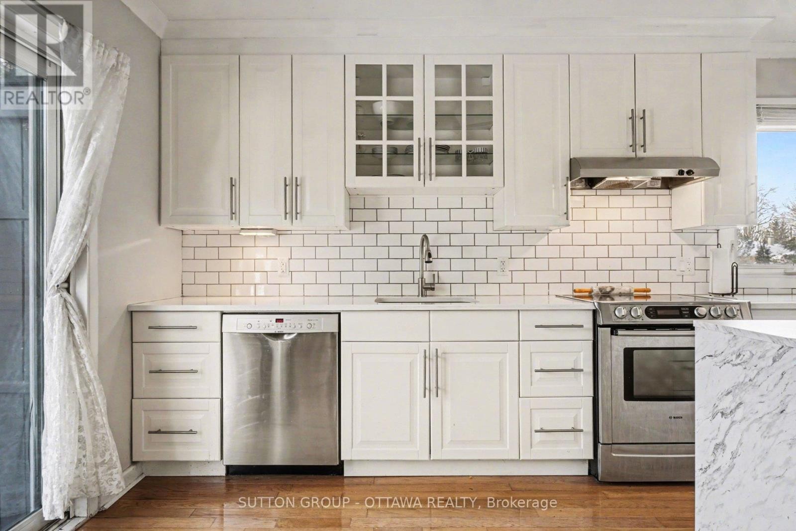 












90 WITHROW AVENUE

,
Ottawa,




Ontario
K2G2J5

