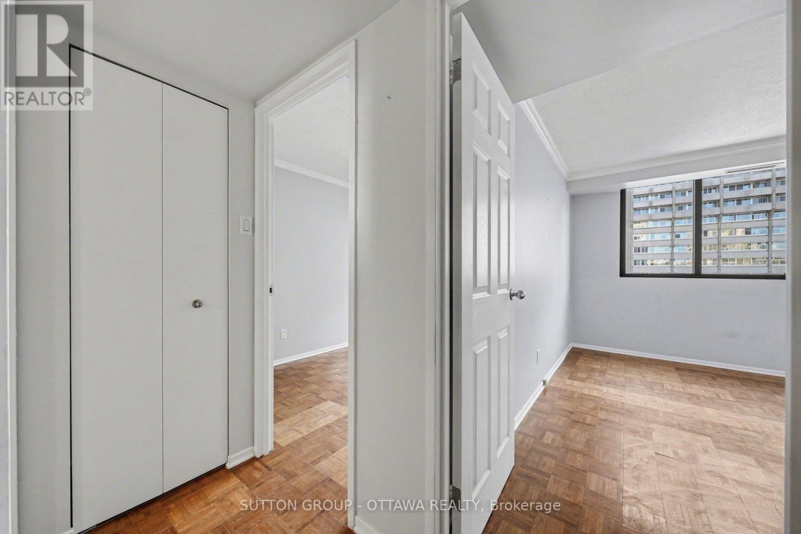 












1004 - 200 BAY STREET

,
Ottawa,




Ontario
K1R7W8

