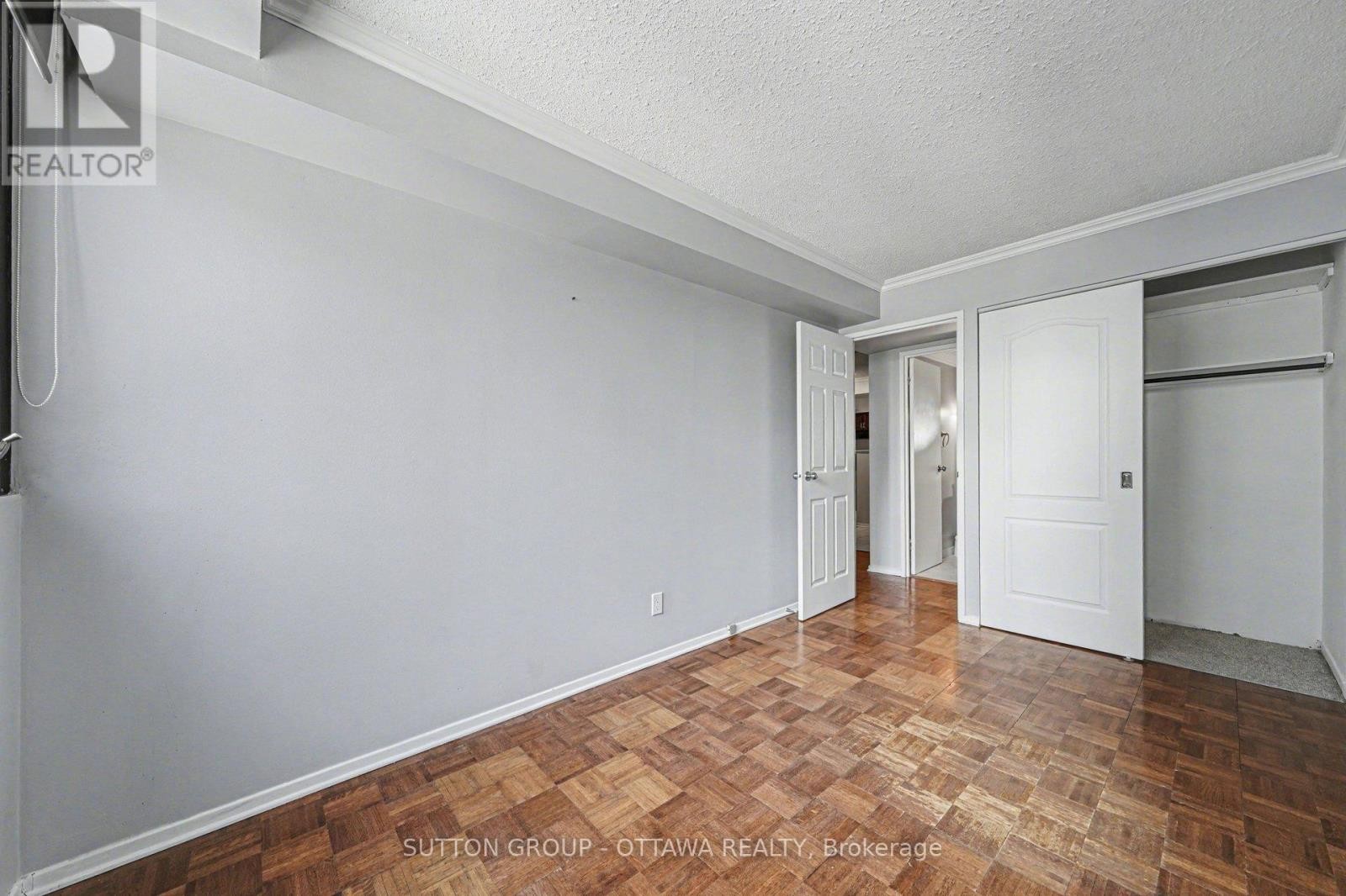 












1004 - 200 BAY STREET

,
Ottawa,




Ontario
K1R7W8

