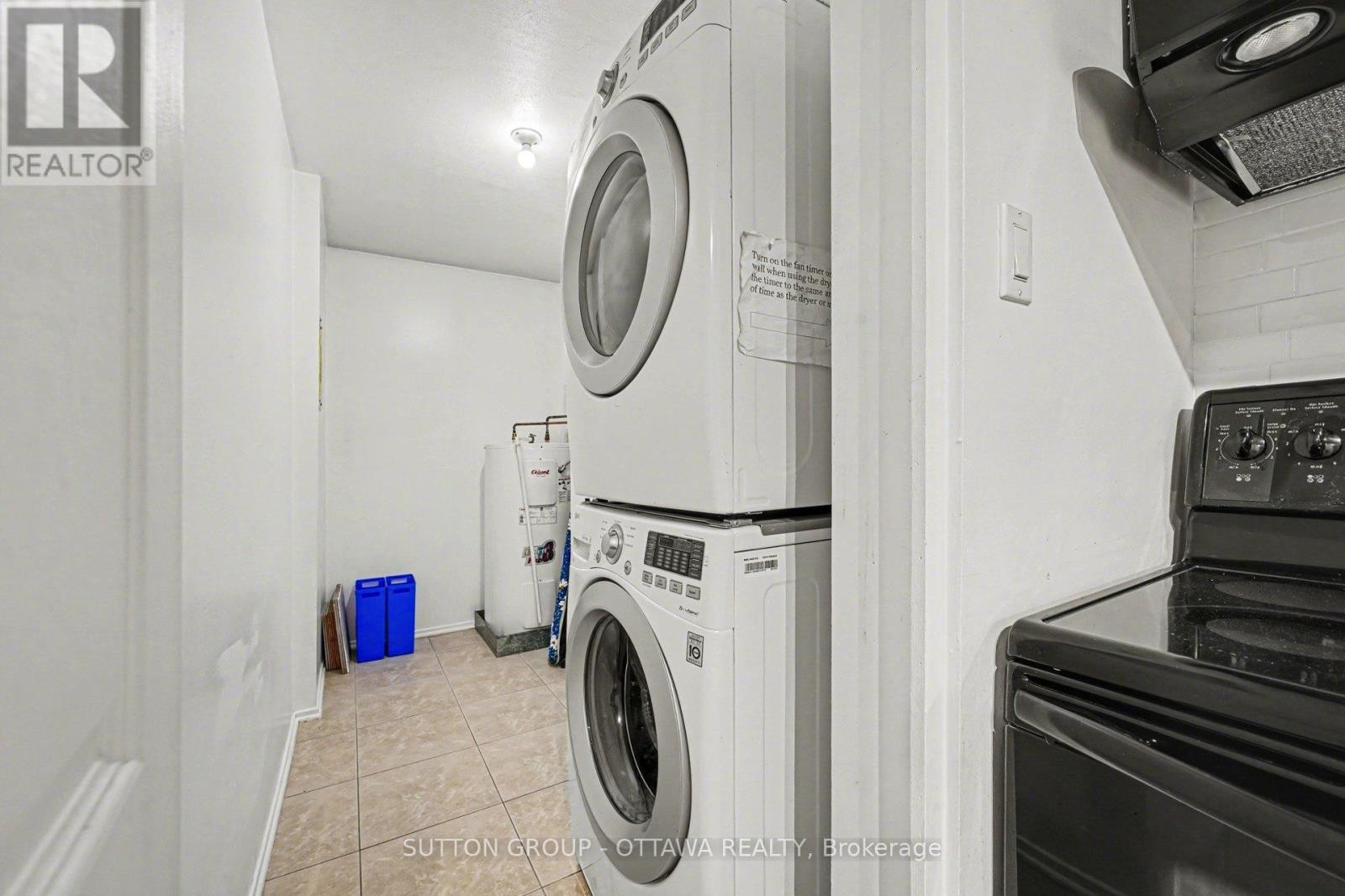 












1004 - 200 BAY STREET

,
Ottawa,




Ontario
K1R7W8

