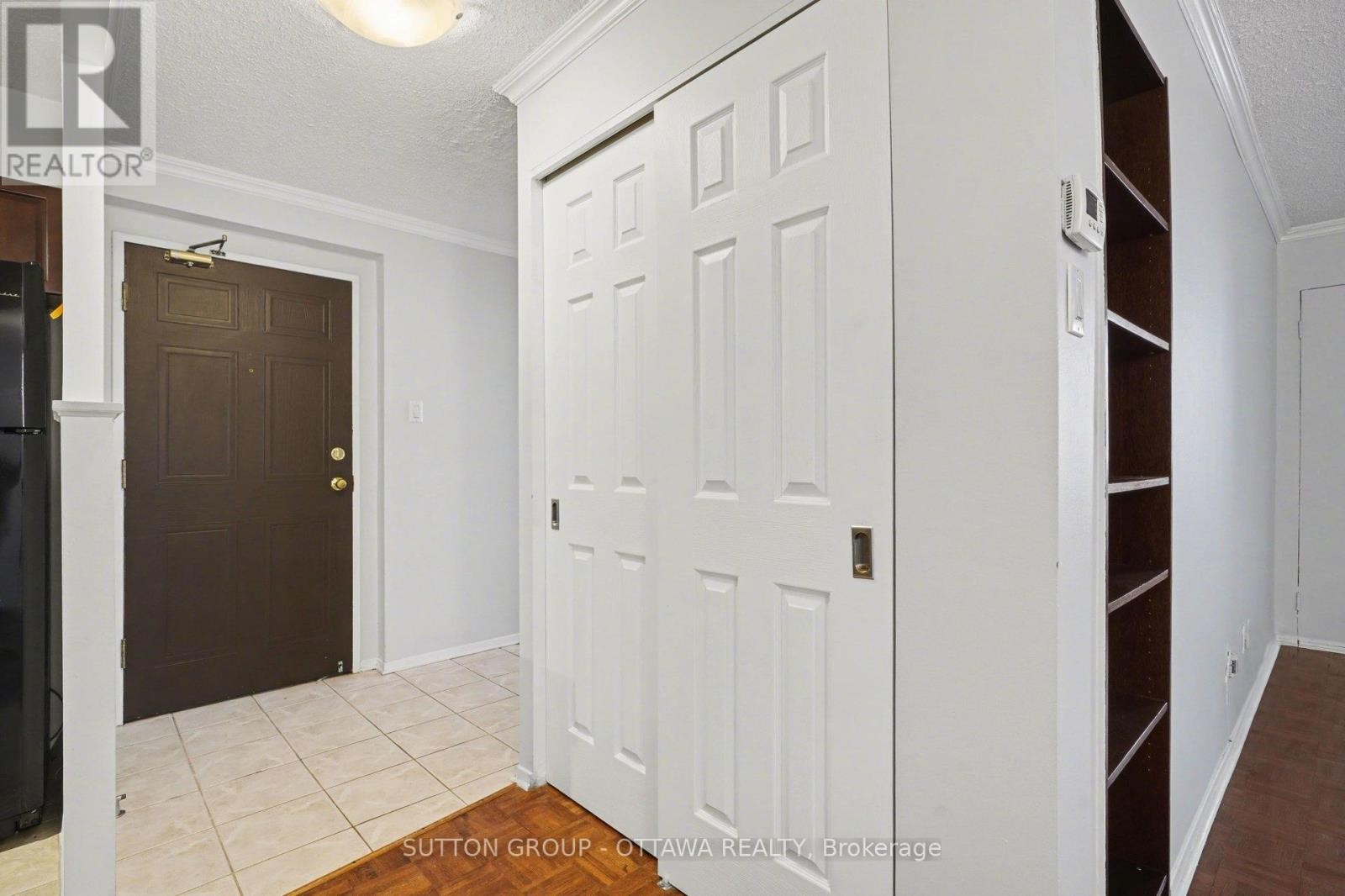 












1004 - 200 BAY STREET

,
Ottawa,




Ontario
K1R7W8

