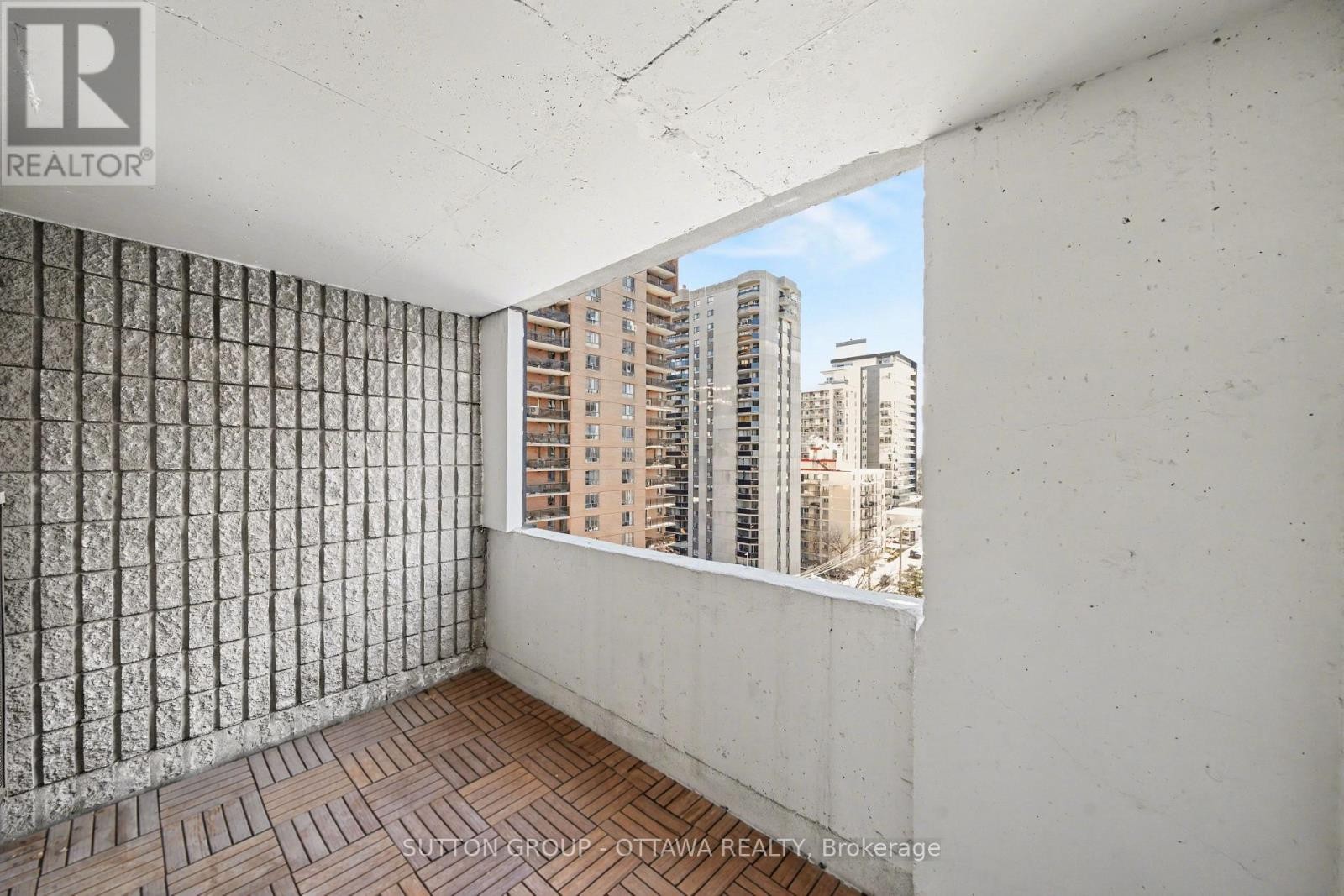 












1004 - 200 BAY STREET

,
Ottawa,




Ontario
K1R7W8

