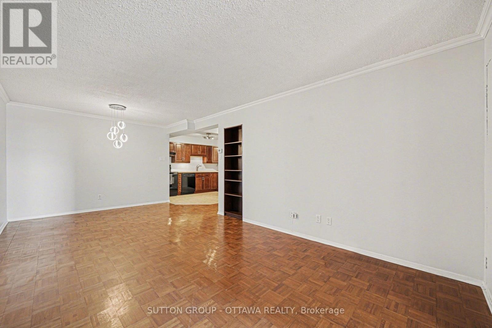 












1004 - 200 BAY STREET

,
Ottawa,




Ontario
K1R7W8

