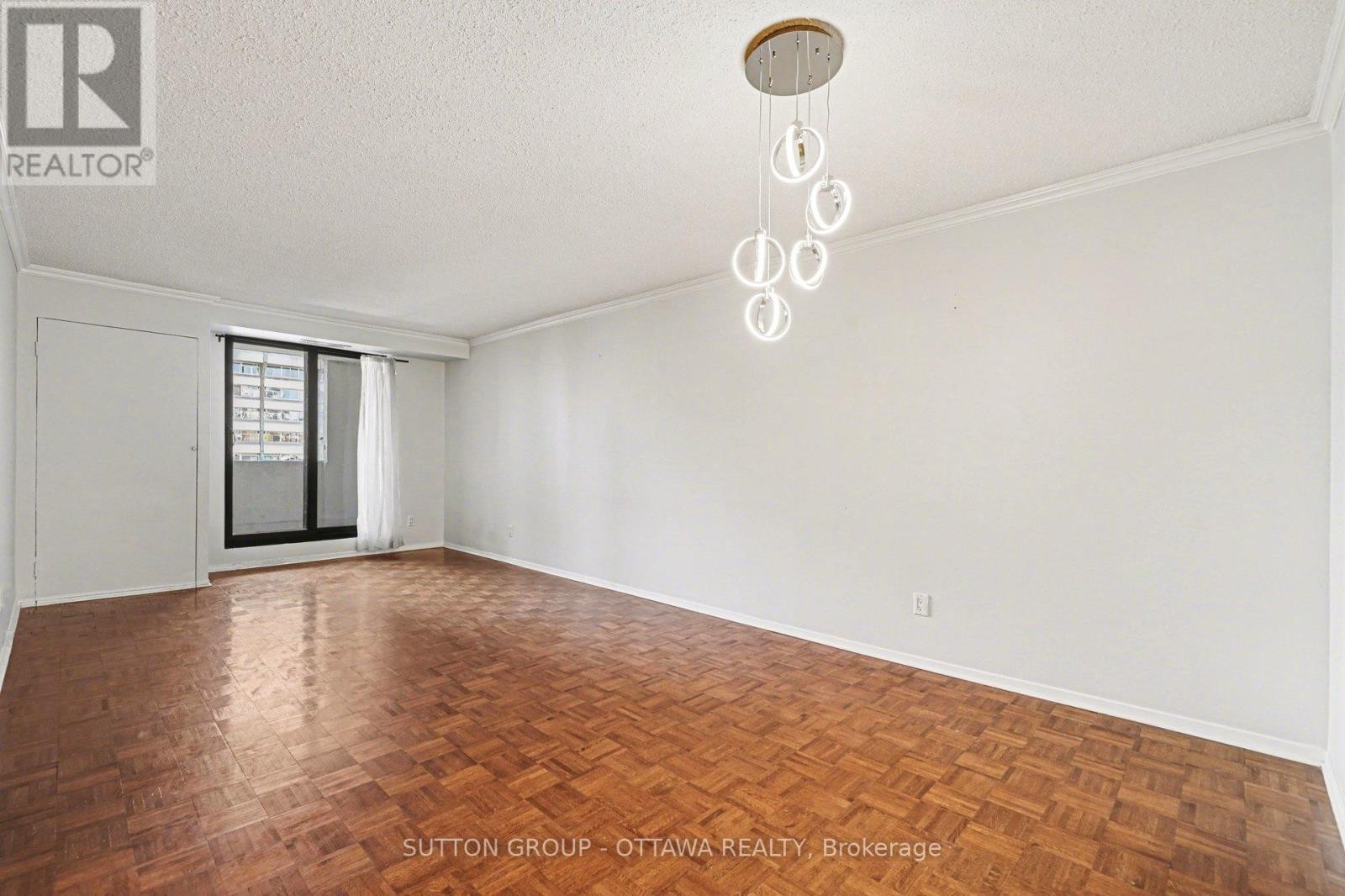 












1004 - 200 BAY STREET

,
Ottawa,




Ontario
K1R7W8

