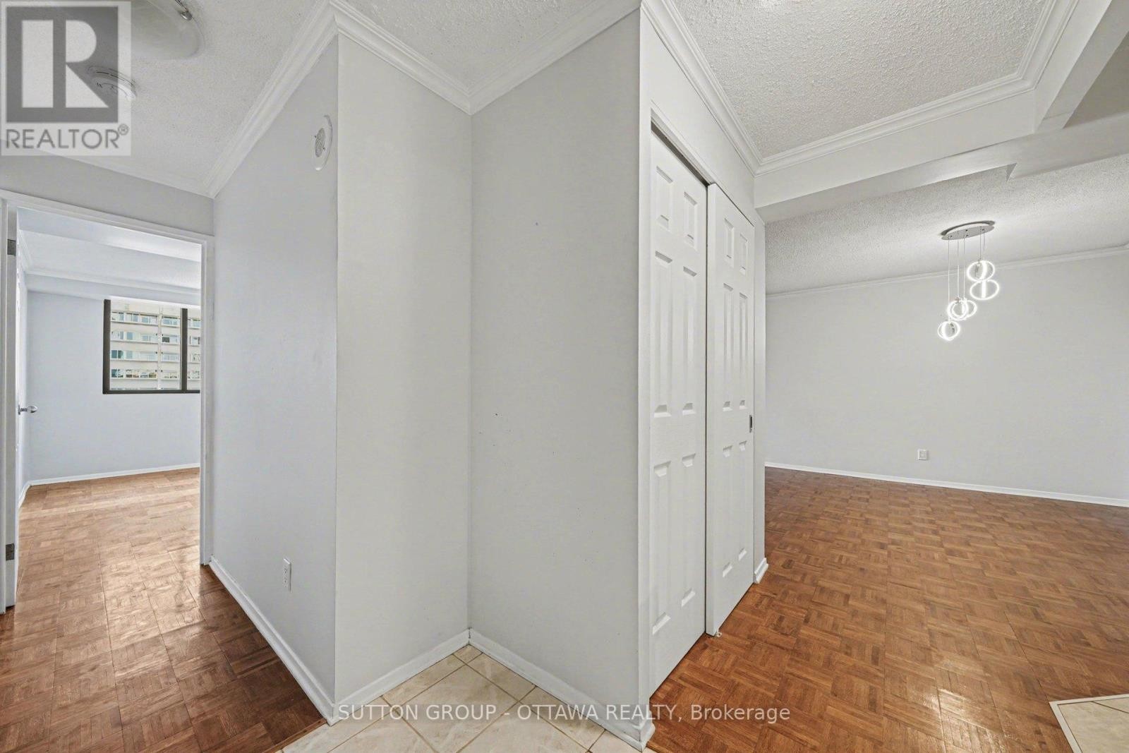 












1004 - 200 BAY STREET

,
Ottawa,




Ontario
K1R7W8

