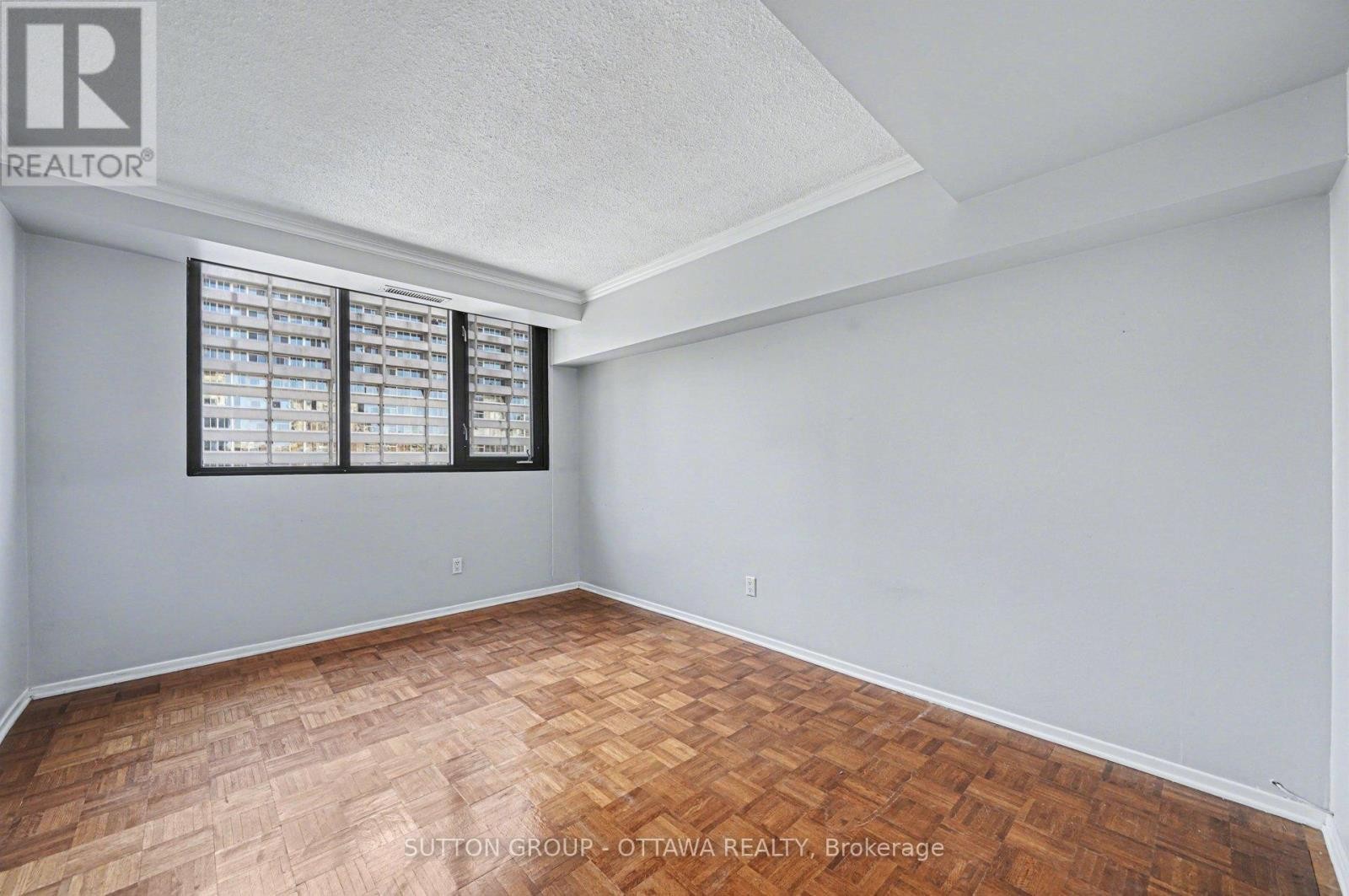 












1004 - 200 BAY STREET

,
Ottawa,




Ontario
K1R7W8

