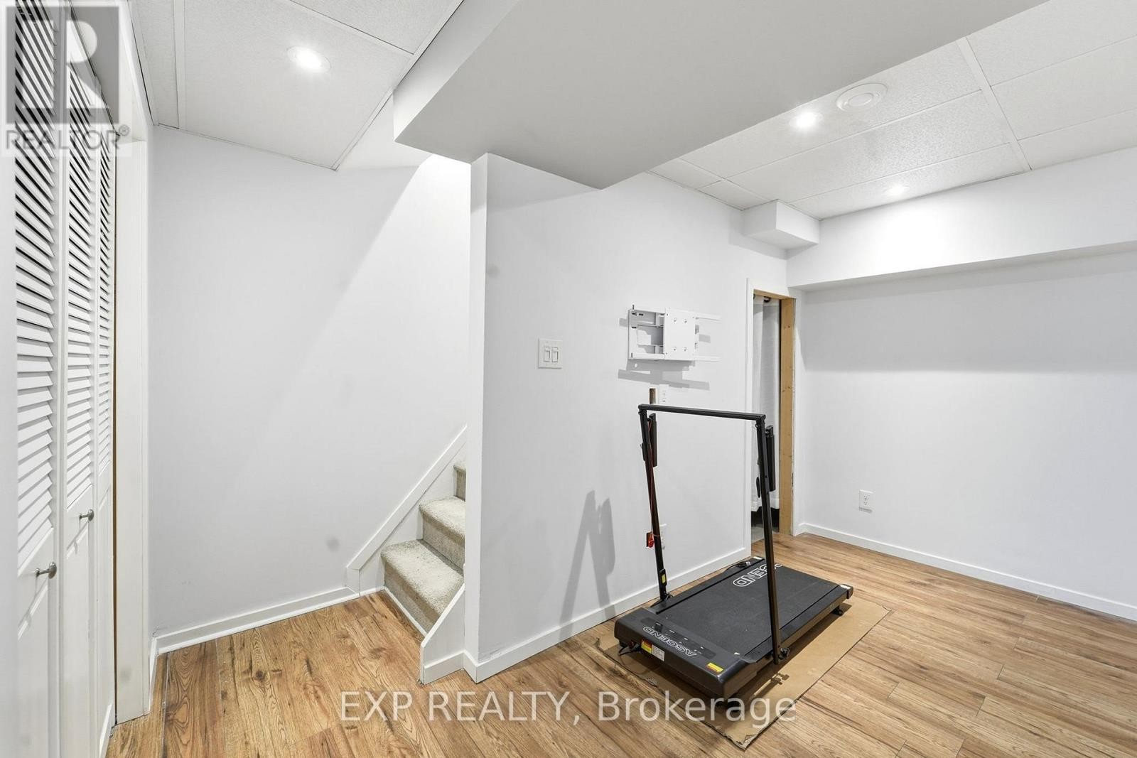 












78 - 36 BARROW CRESCENT

,
Ottawa,




Ontario
K2L2K1

