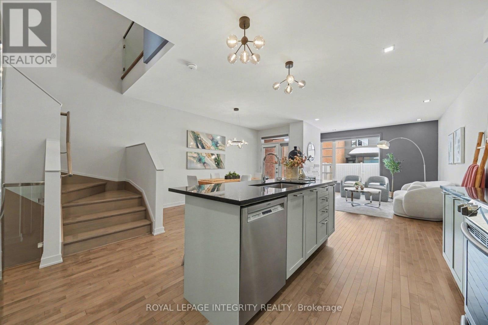 












725 GUARDIAN GROVE

,
Ottawa,




Ontario
K1X0B2

