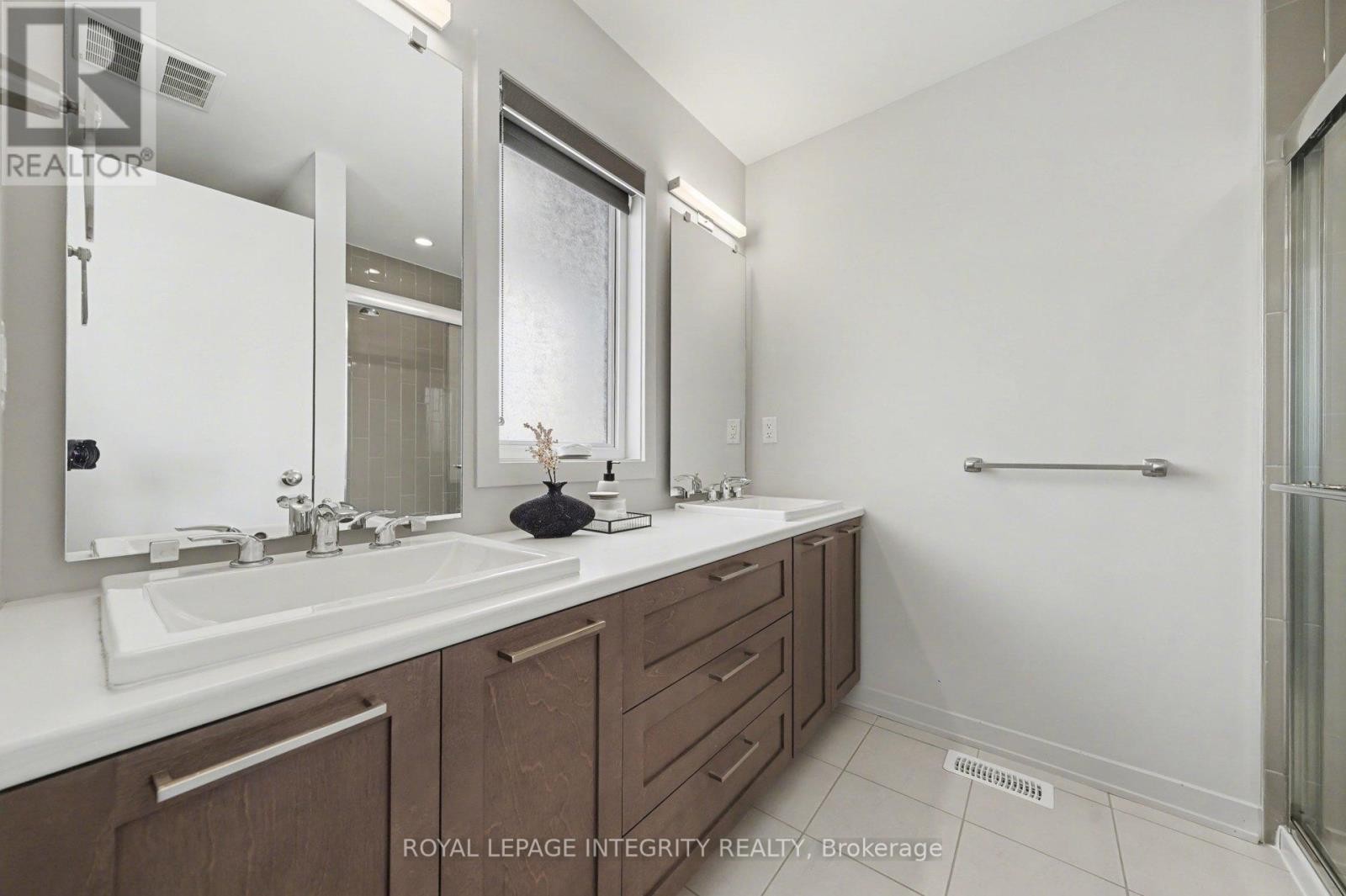 












725 GUARDIAN GROVE

,
Ottawa,




Ontario
K1X0B2

