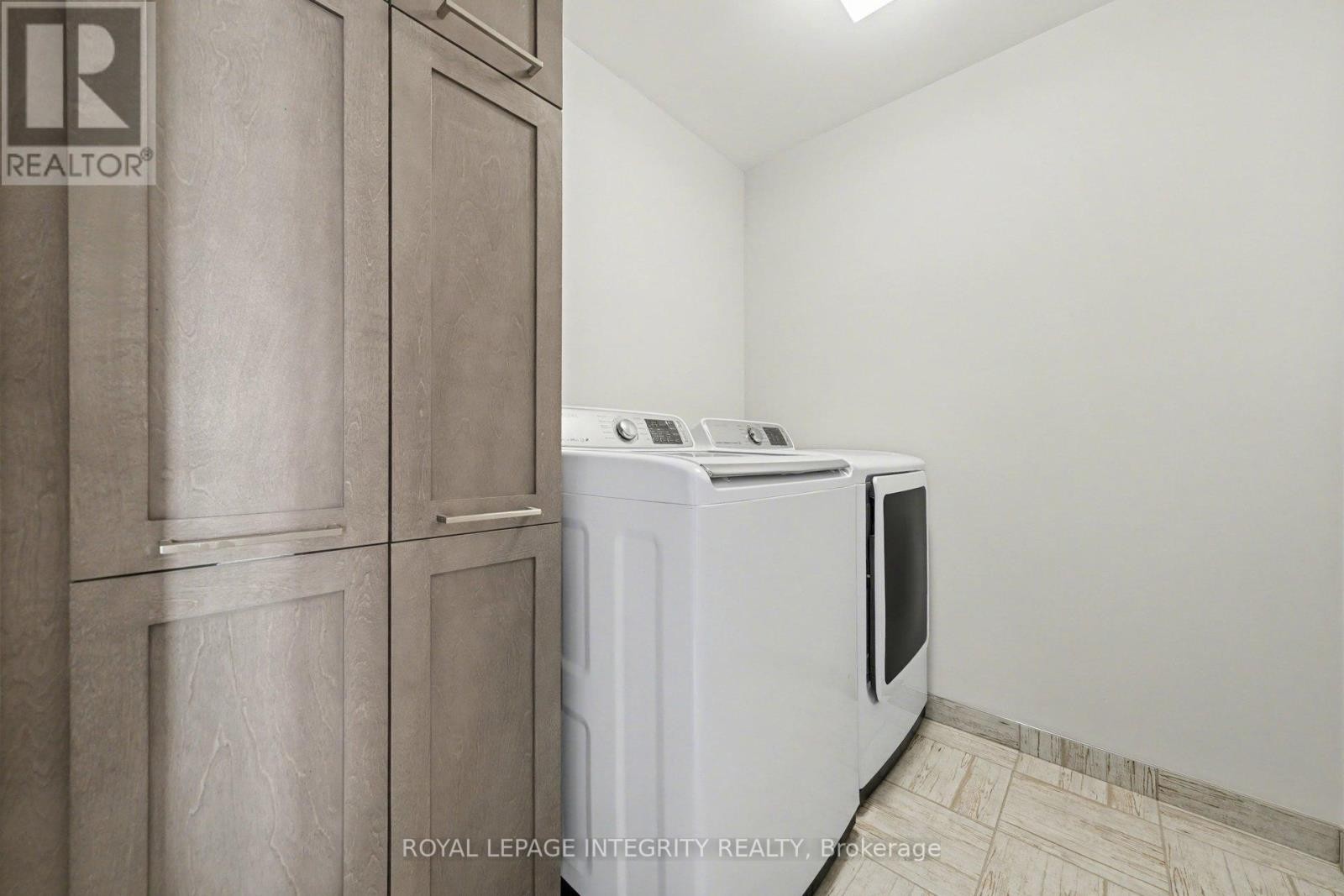 












725 GUARDIAN GROVE

,
Ottawa,




Ontario
K1X0B2

